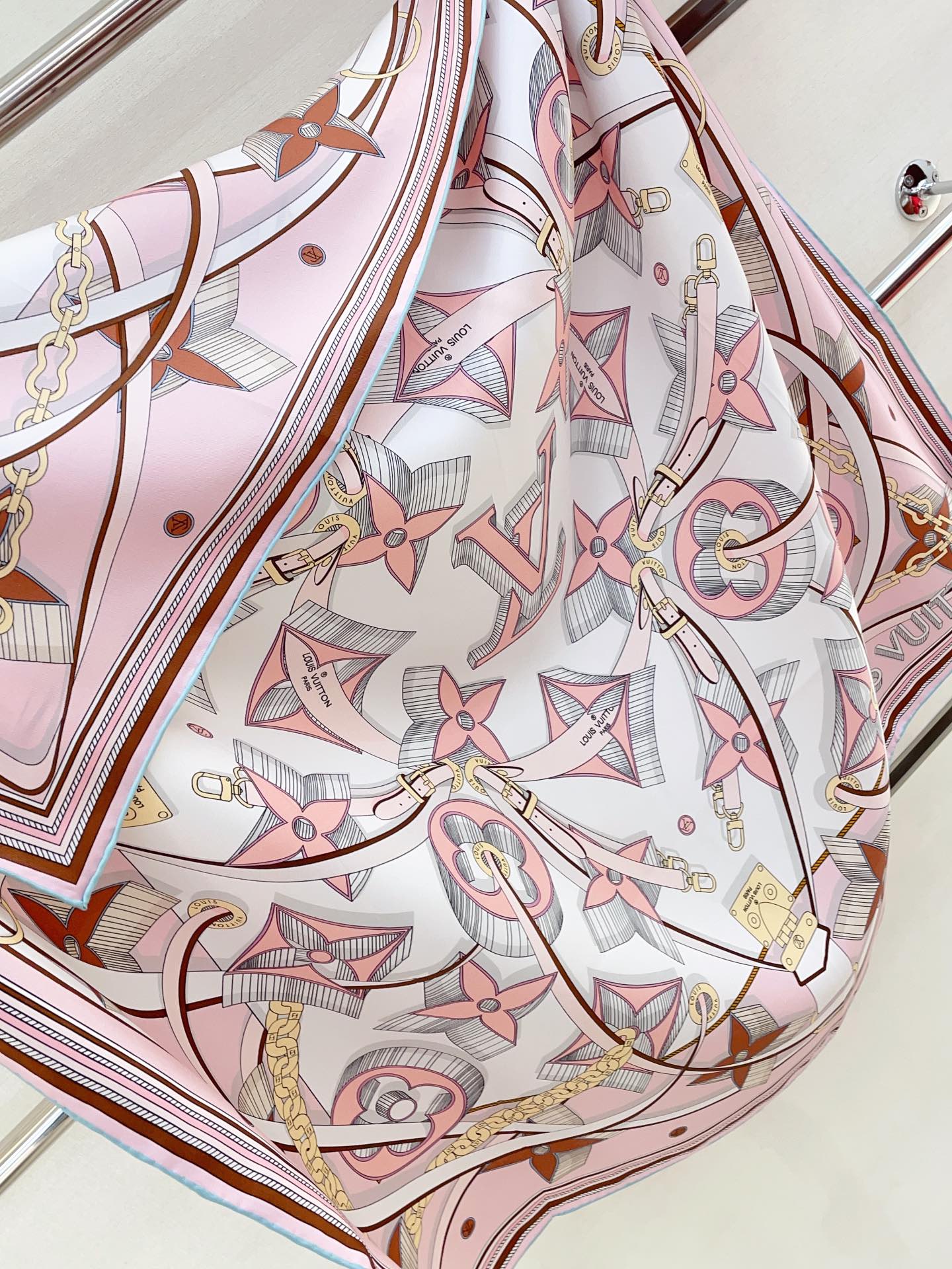 Streetwear Scarf LV 328783 SIZE:90cm*90cm - vstockx