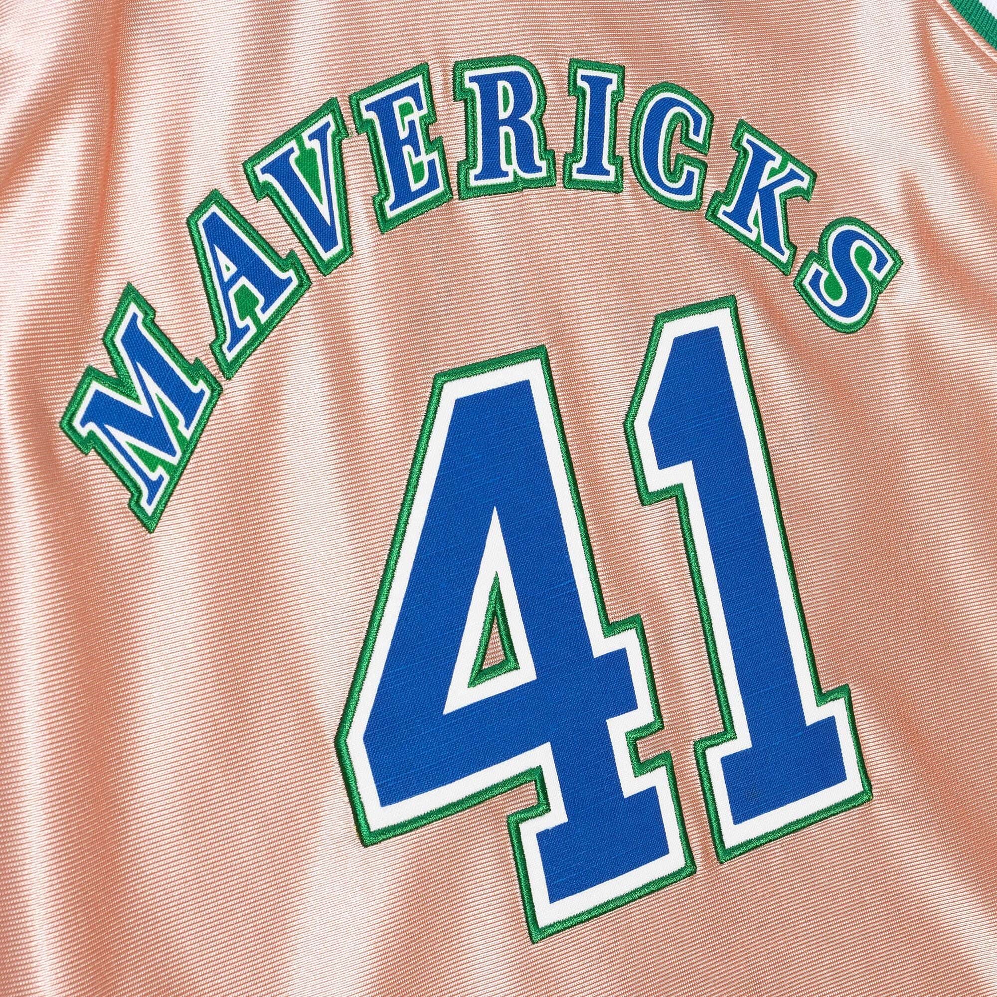 Womens 75th Anniversary Rose Gold Swingman Dirk Nowitzki Dallas Mavericks 1998-99 Jersey - vstockx