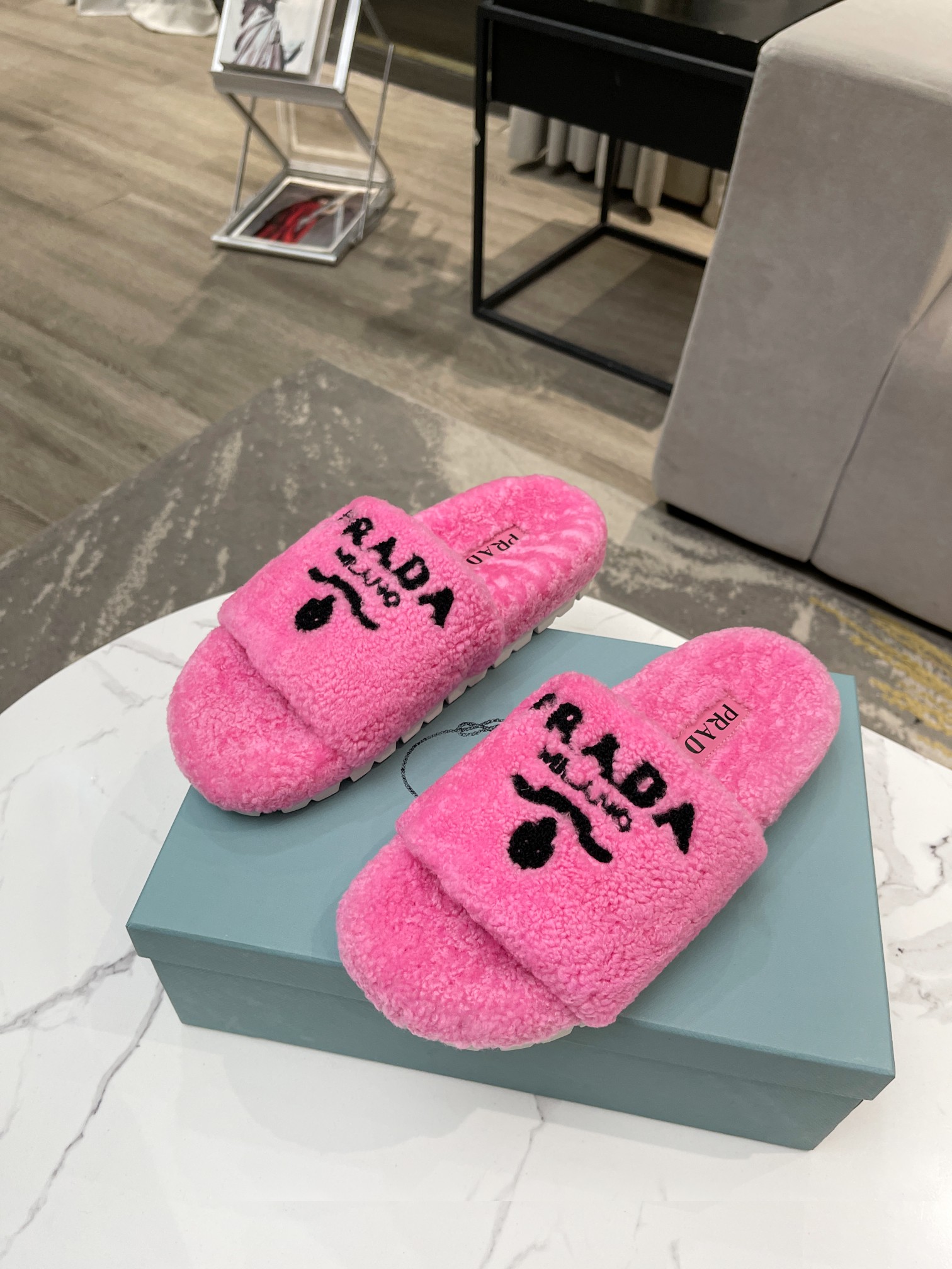 Prada Flat Sandals 6 - vstockx