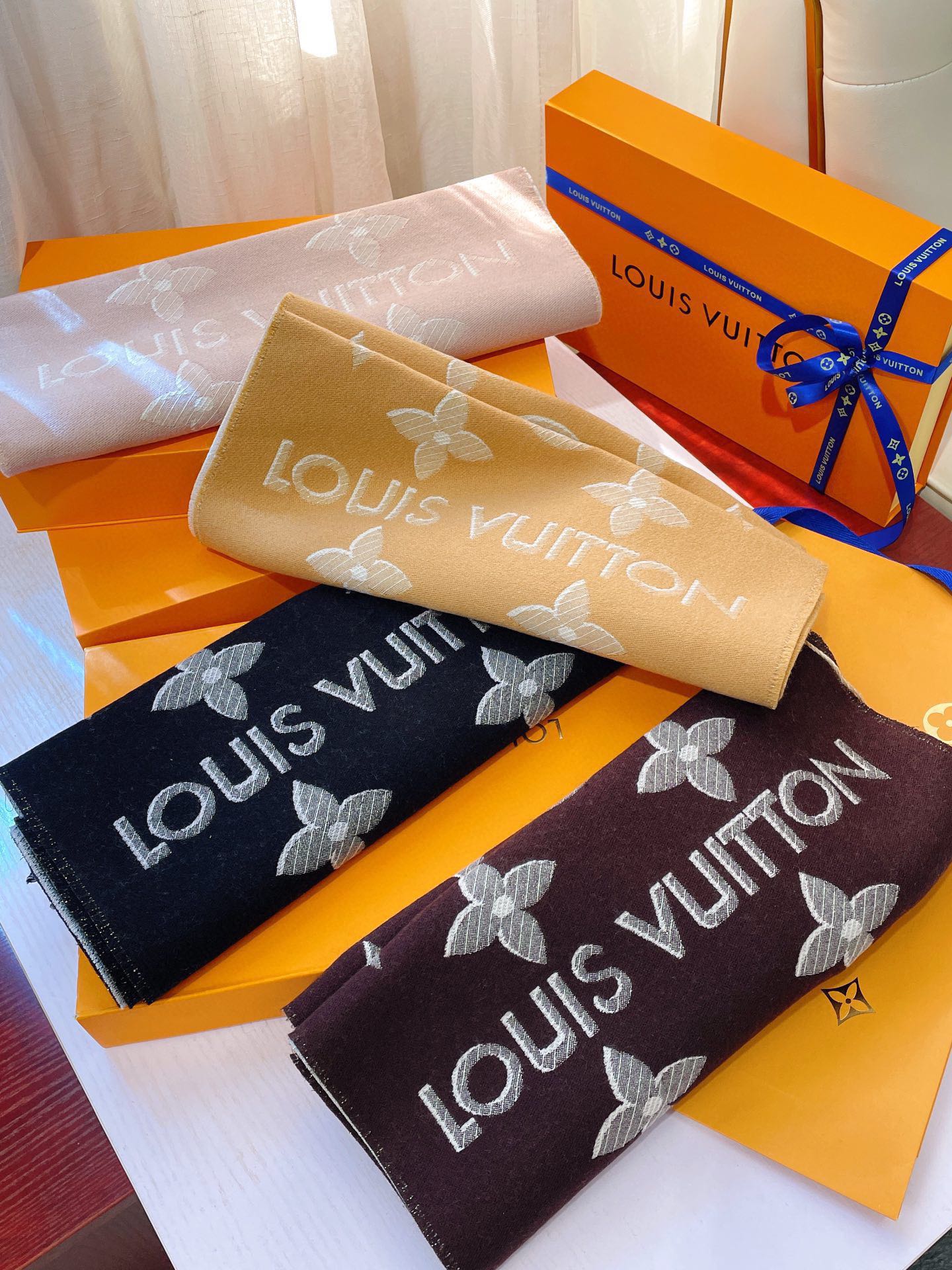 Streetwear Scarf LV 328727 SIZE:32*180cm - vstockx
