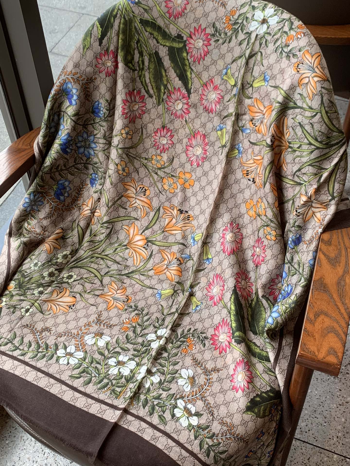 Streetwear Scarf GUCCI 328984 SIZE:110*200cm - vstockx