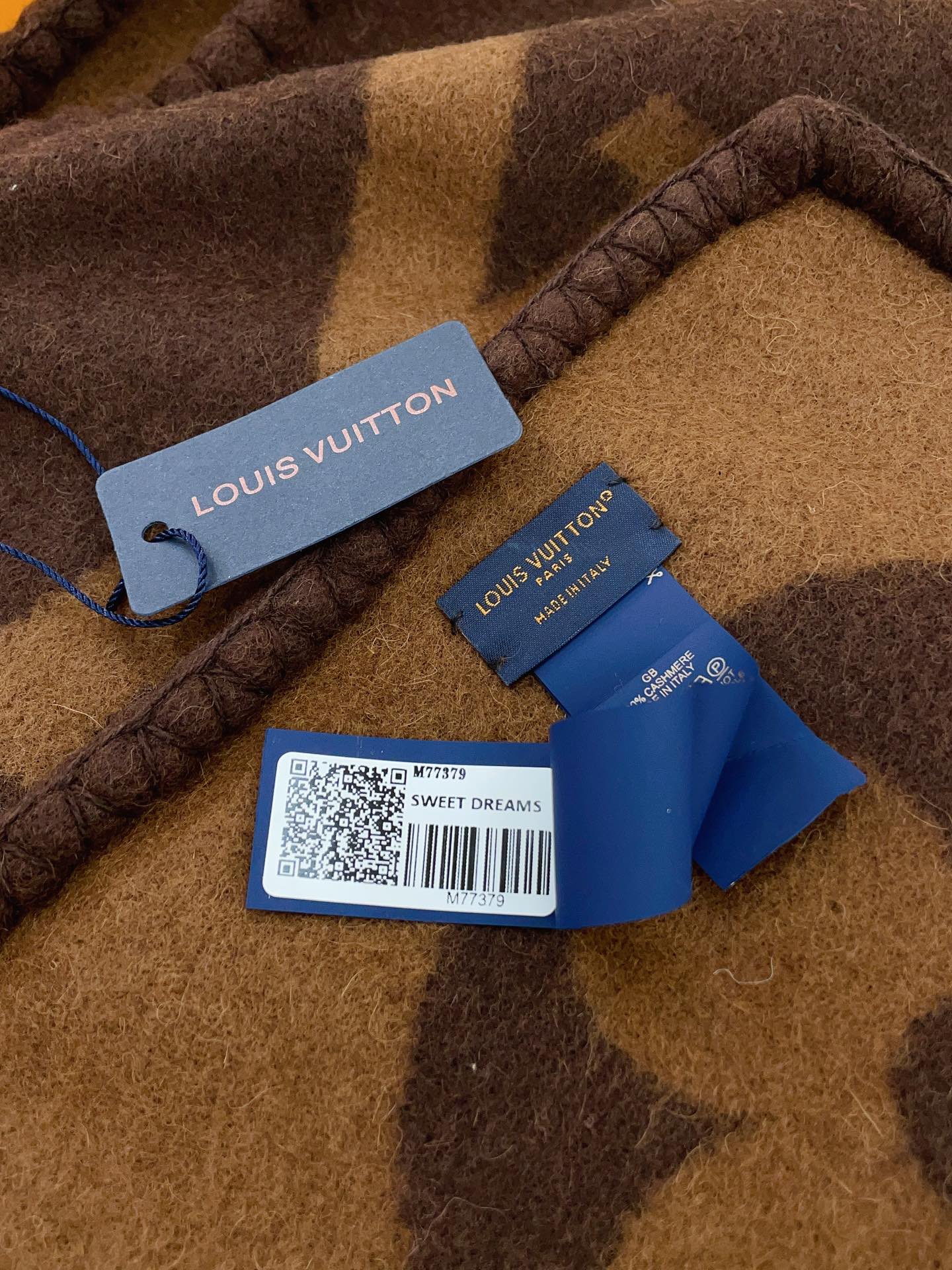 Streetwear Scarf LV 328766 SIZE: 240*26cm - vstockx