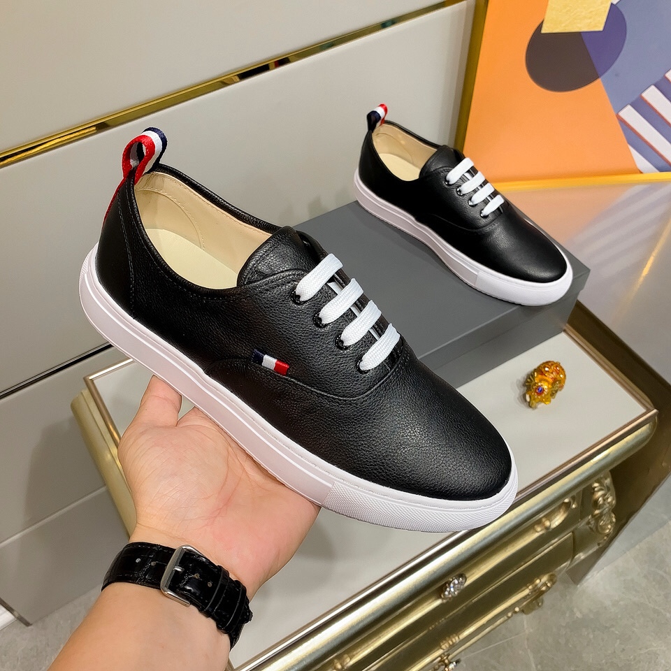 Thom Browne Low Top Sneaker 22 - vstockx