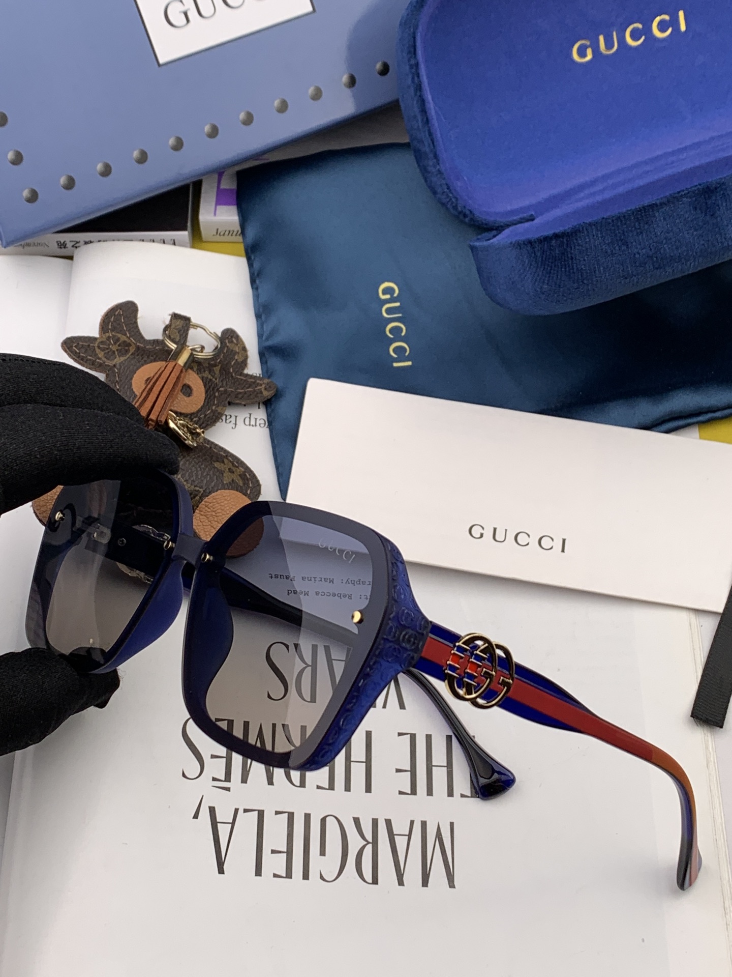 Sunglasses Gucci G7207 - vstockx