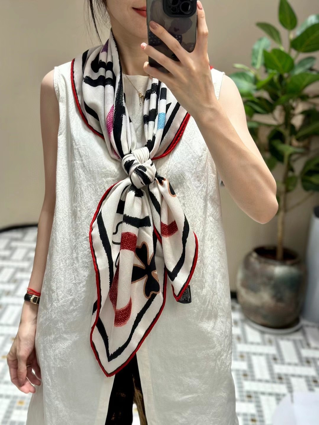 Streetwear Scarf CHANEL 328989 SIZE:110*110cm - vstockx