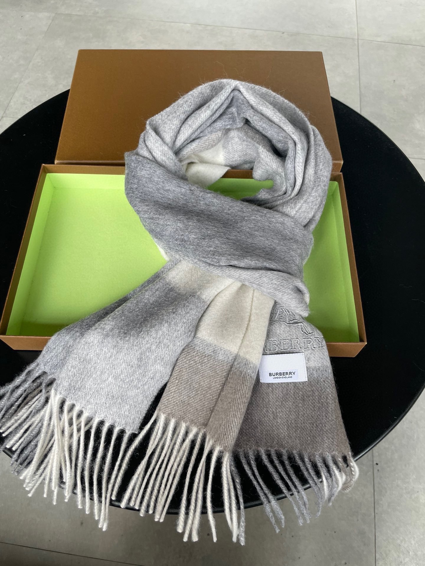 Streetwear Scarf Burberry 329092 SIZE:32*192cm - vstockx