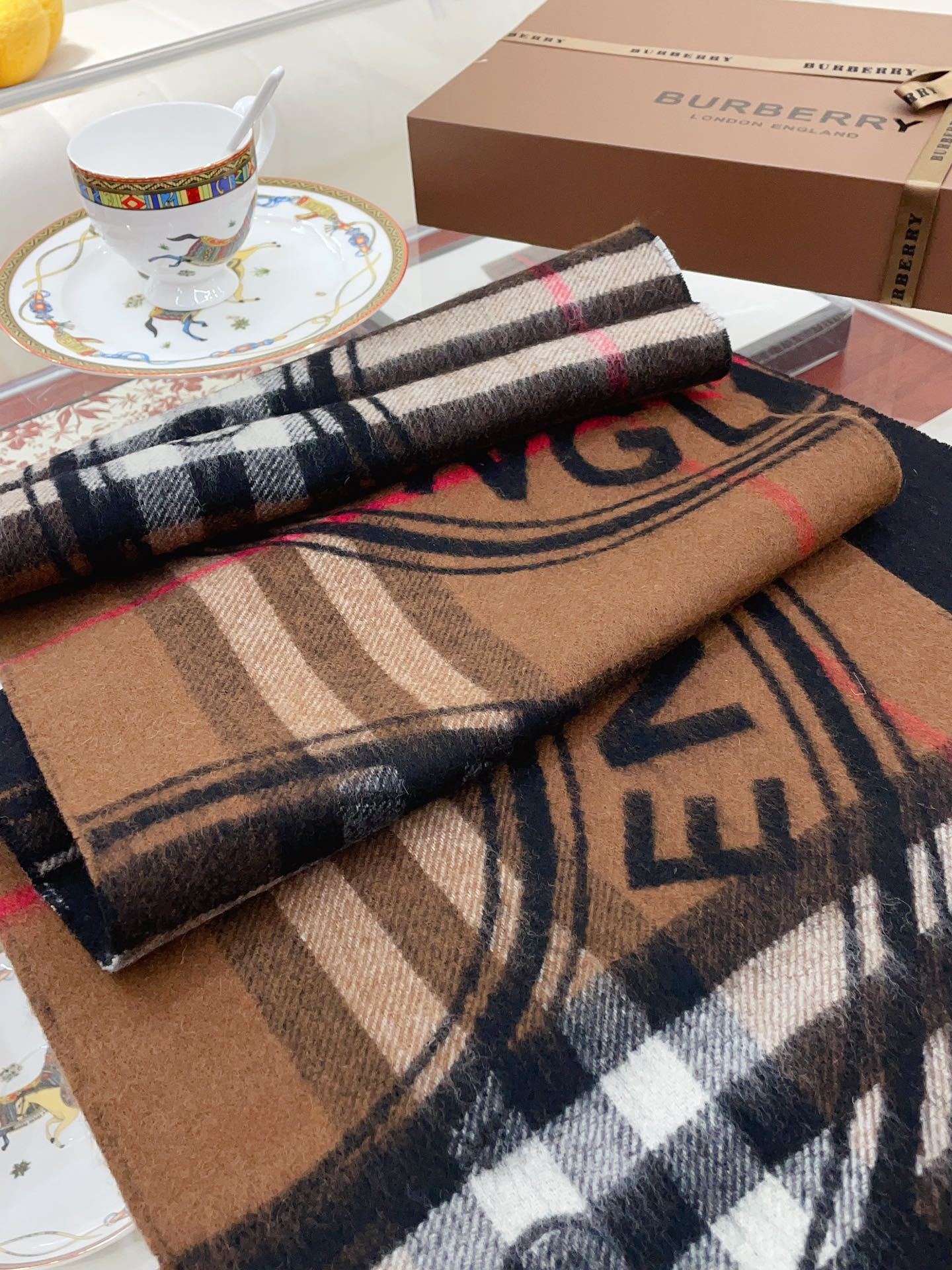 Streetwear Scarf Burberry 328789 SIZE:30*180cm - vstockx