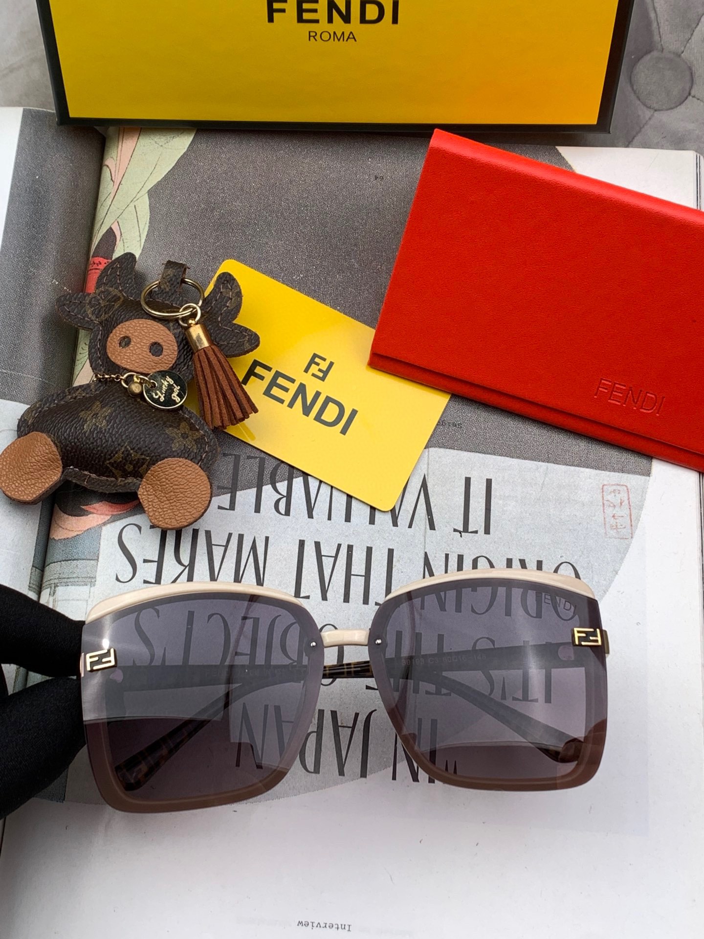 Sunglasses Fendi F301 - vstockx