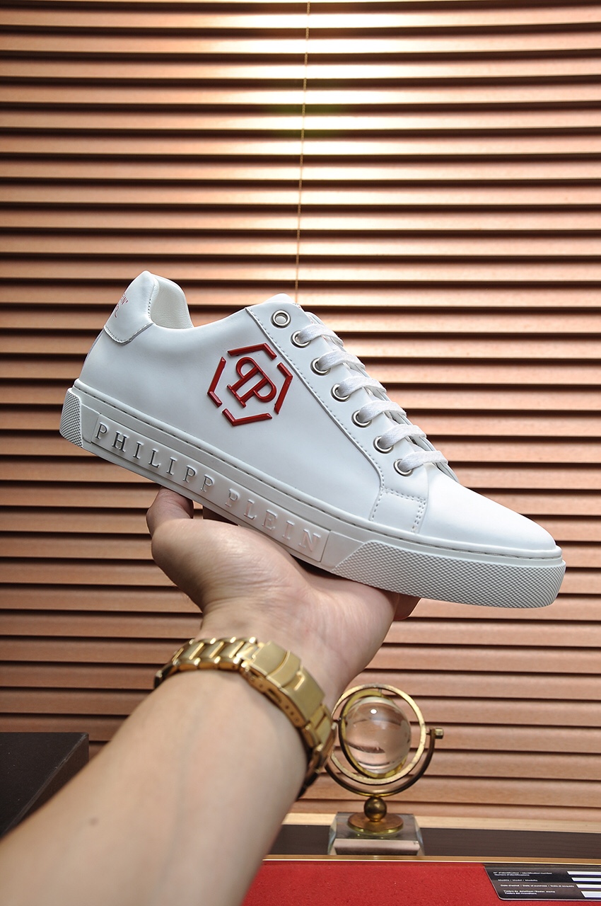 Philipp Plein Low Top Sneakers 3 - vstockx