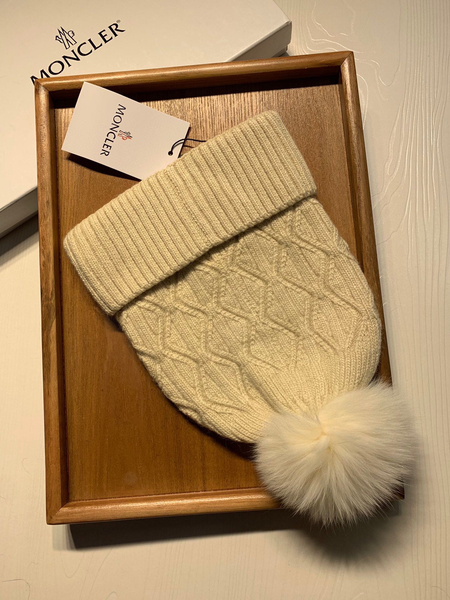 Hat Moncler 4 - vstockx