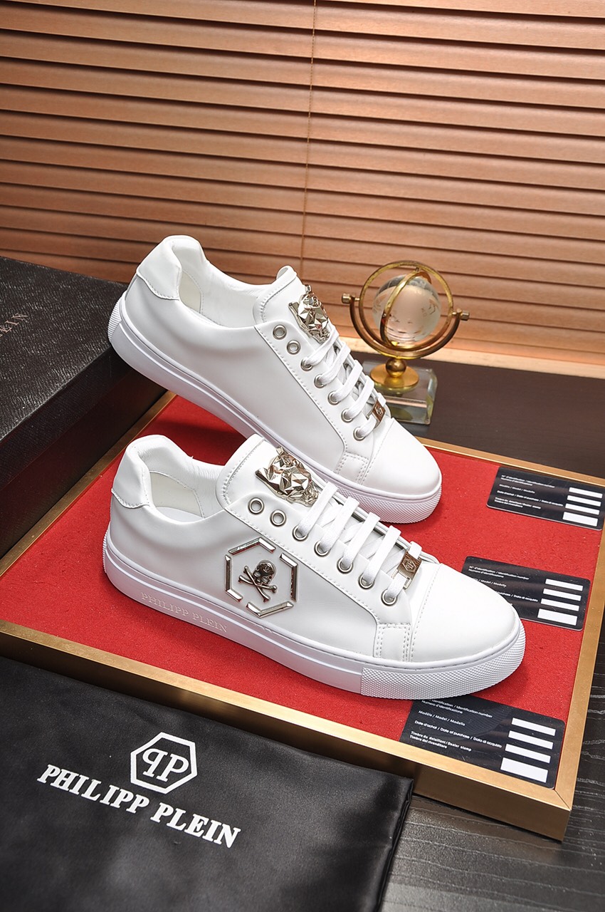 Philipp Plein Low Top Sneakers 14 - vstockx