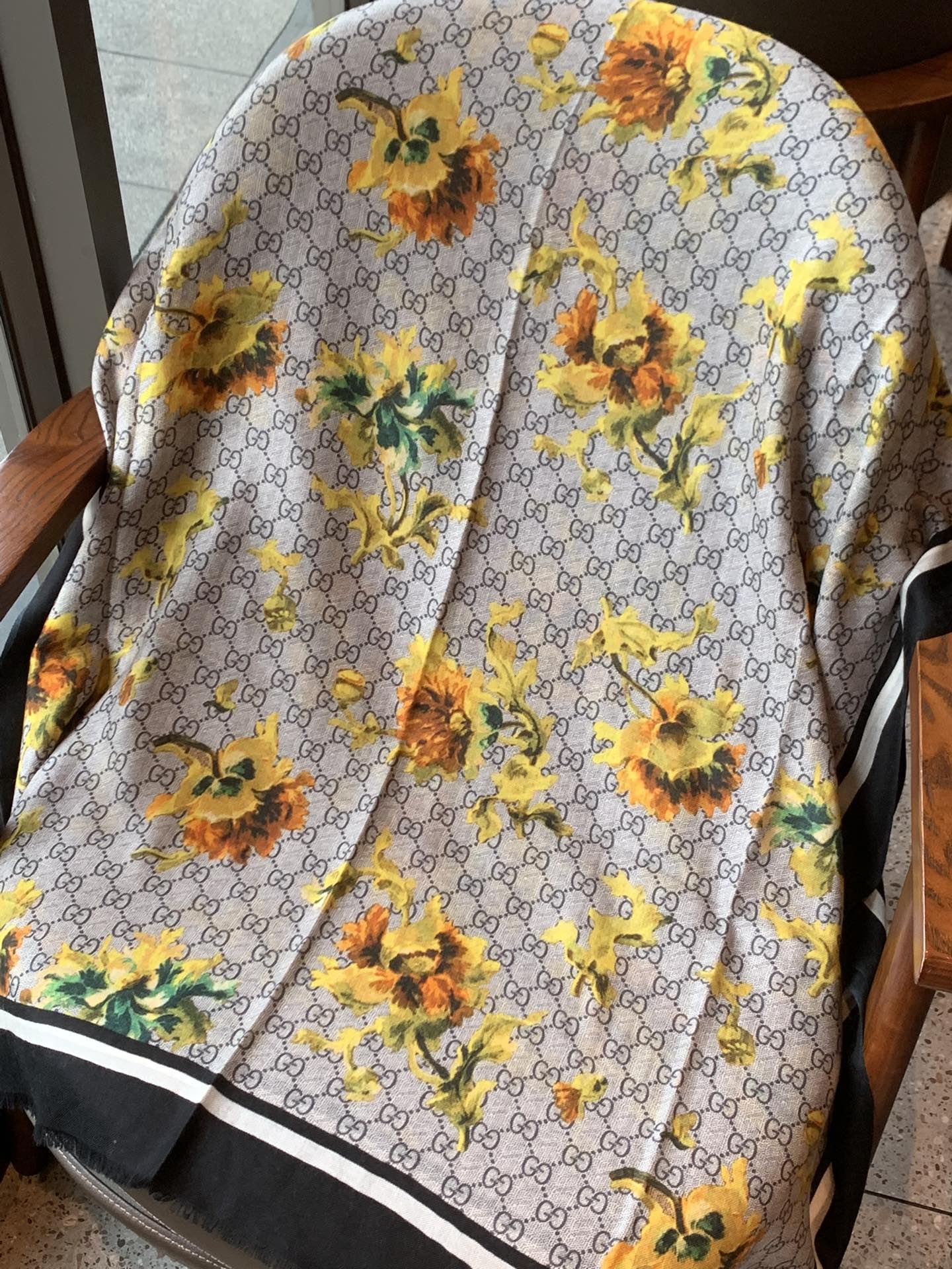 Streetwear Scarf GUCCI 328983 SIZE:110*200cm - vstockx