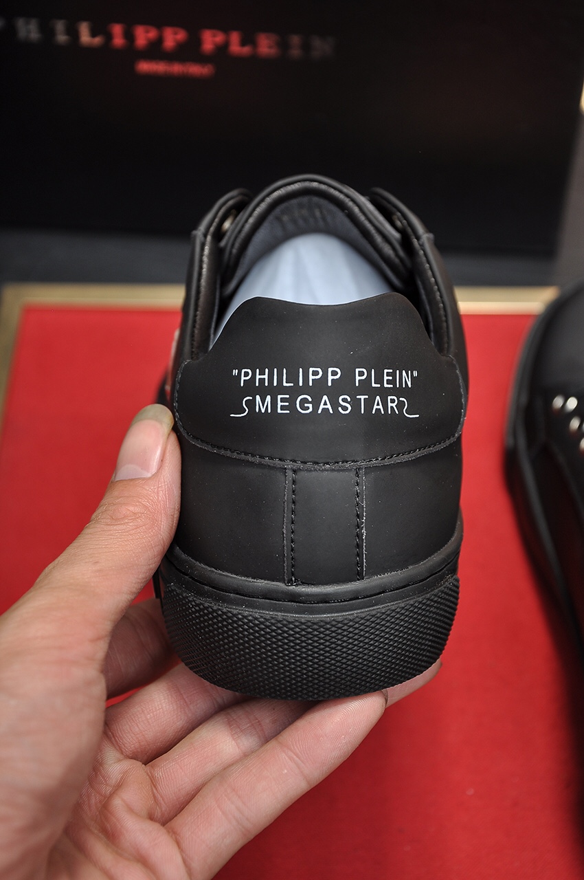 Philipp Plein Low Top Sneakers 5 - vstockx