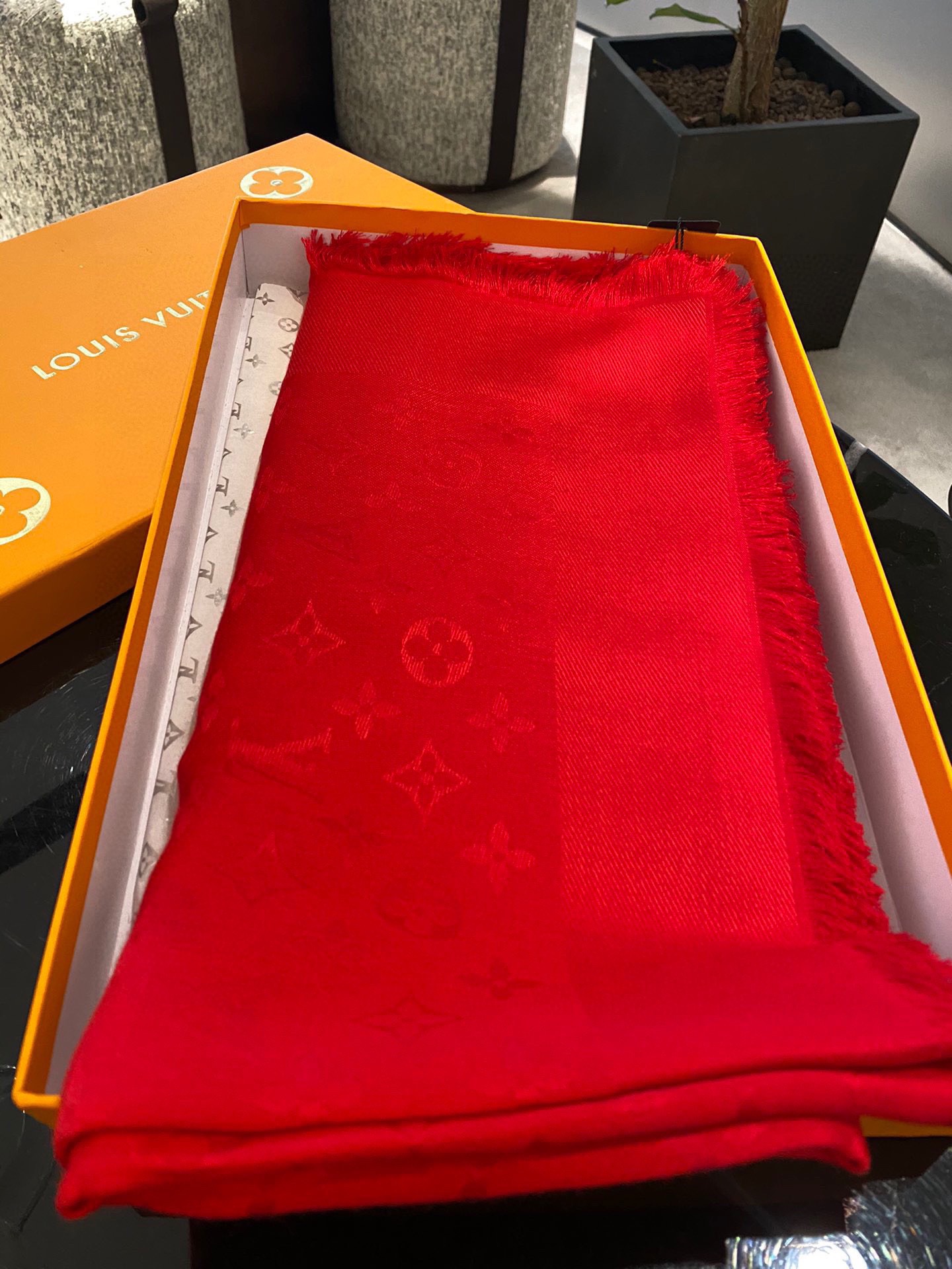 Streetwear Scarf LV 328945 SIZE:140*140cm - vstockx