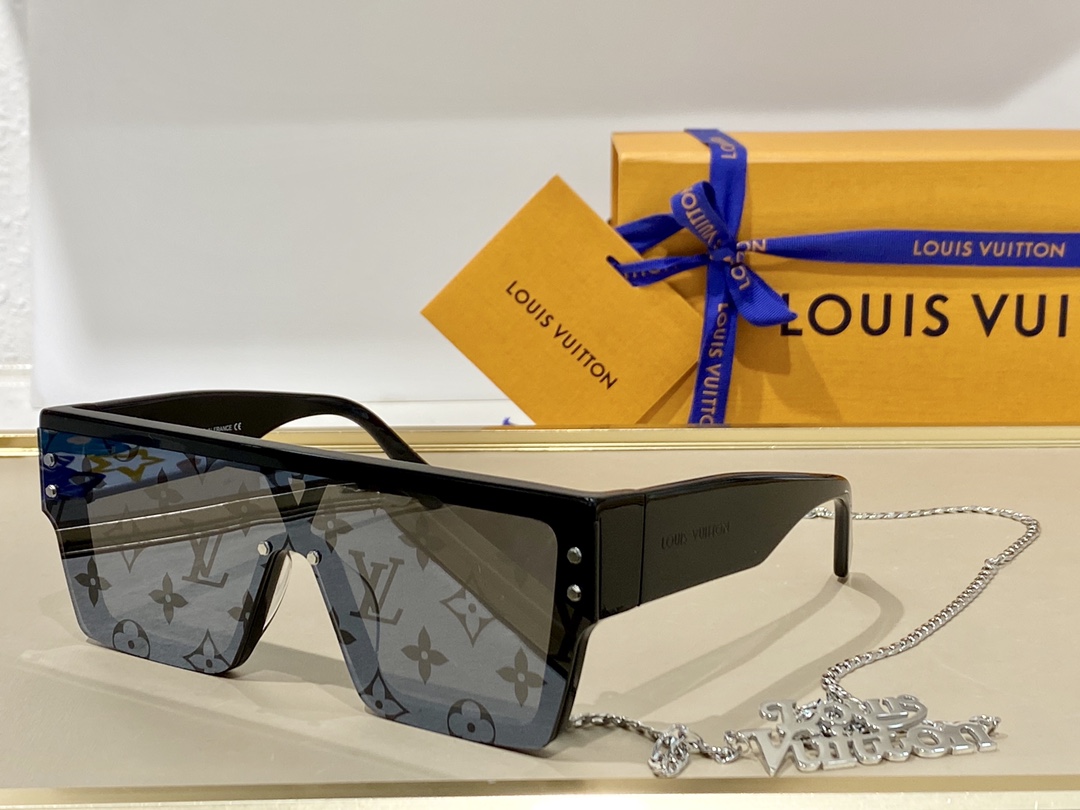 Sunglasses Louis Vuitton Waimea Z1583E SIZE:148-145 - vstockx
