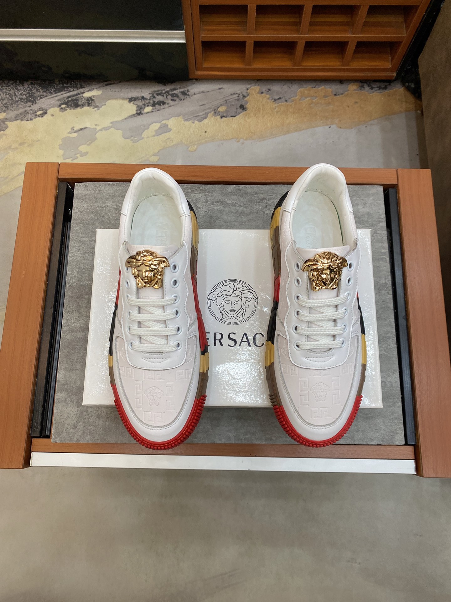 Versace Greca Sneaker 7 - vstockx