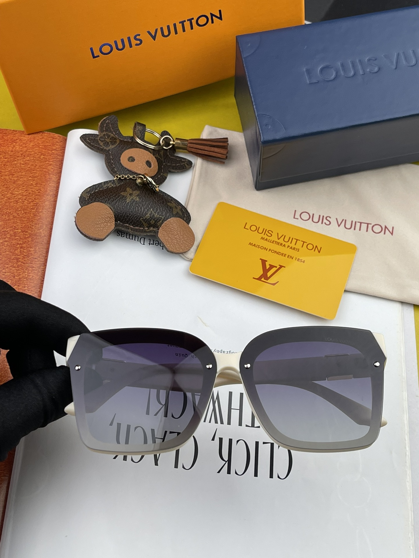Sunglasses Louis Vuitton L1765 - vstockx