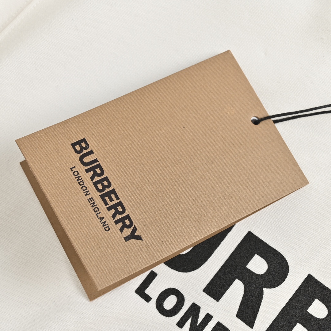 Clothes Burberry 817 - vstockx