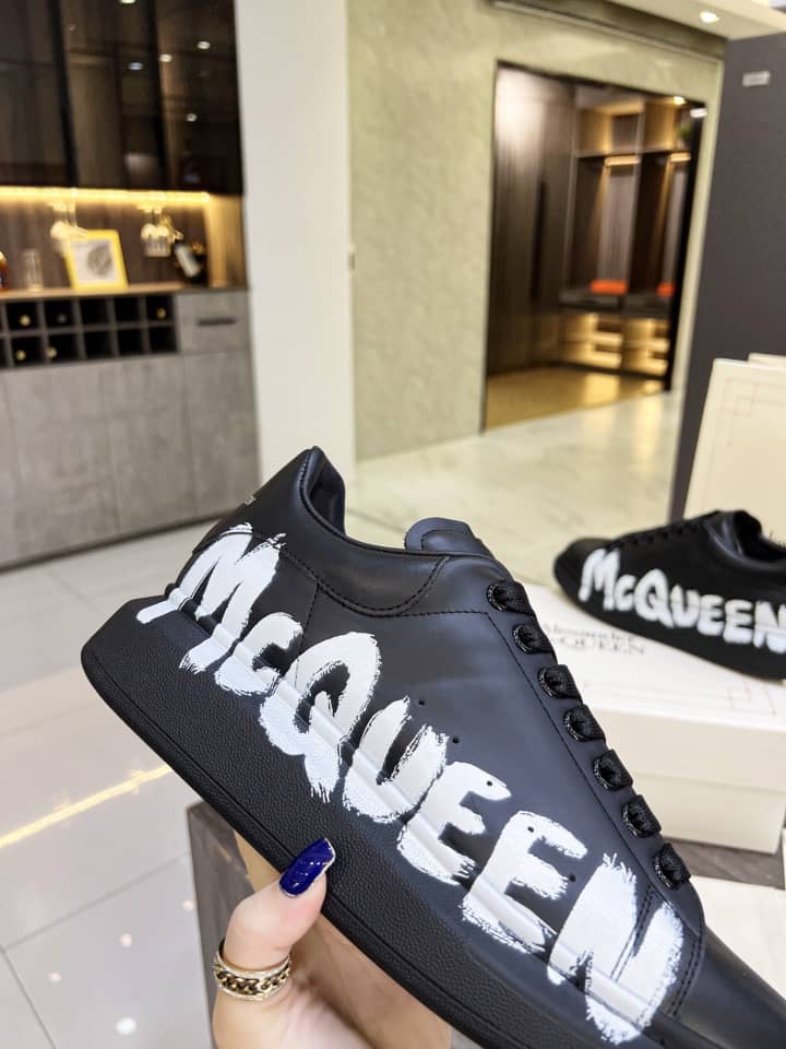 Alexander McQueen Oversized Graffiti Black - vstockx