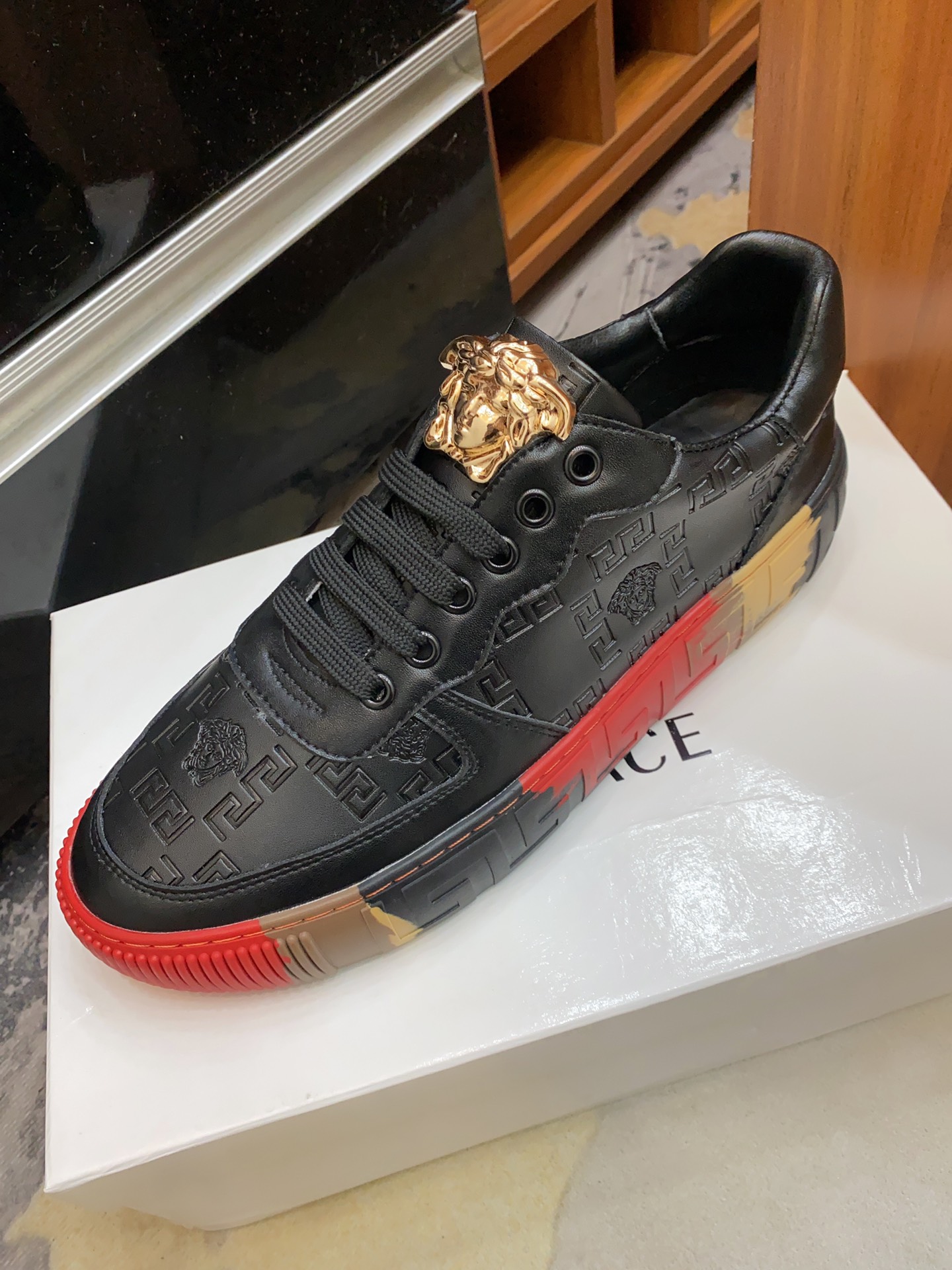Versace Greca Sneaker 8 - vstockx