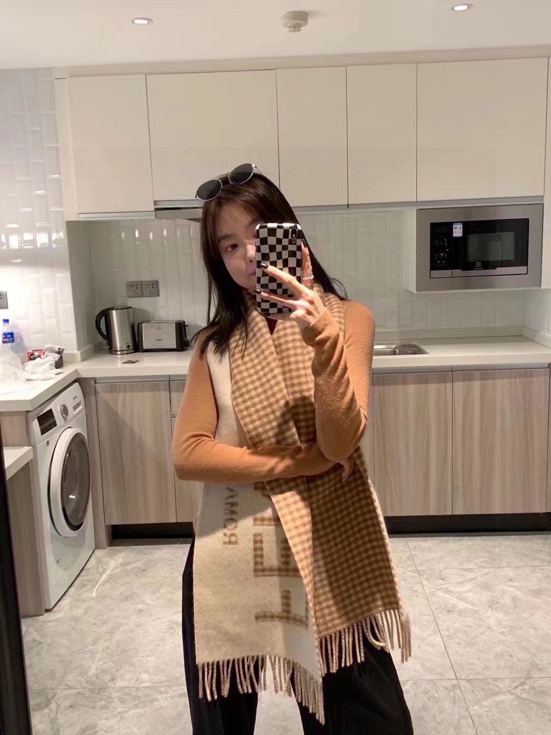 Streetwear Scarf FENDI 328930 SIZE:30*180cm - vstockx