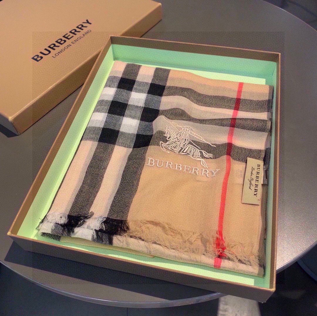 Streetwear Scarf BURBERRY 329015 size�?0*210cm - vstockx