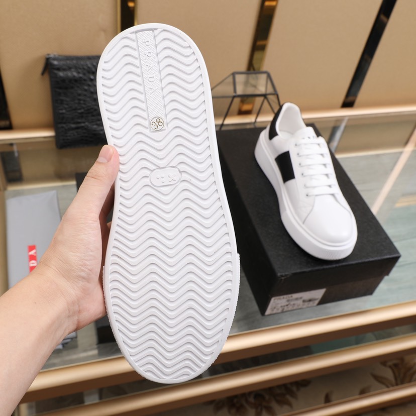 Prada Low Top sneaker 36 - vstockx