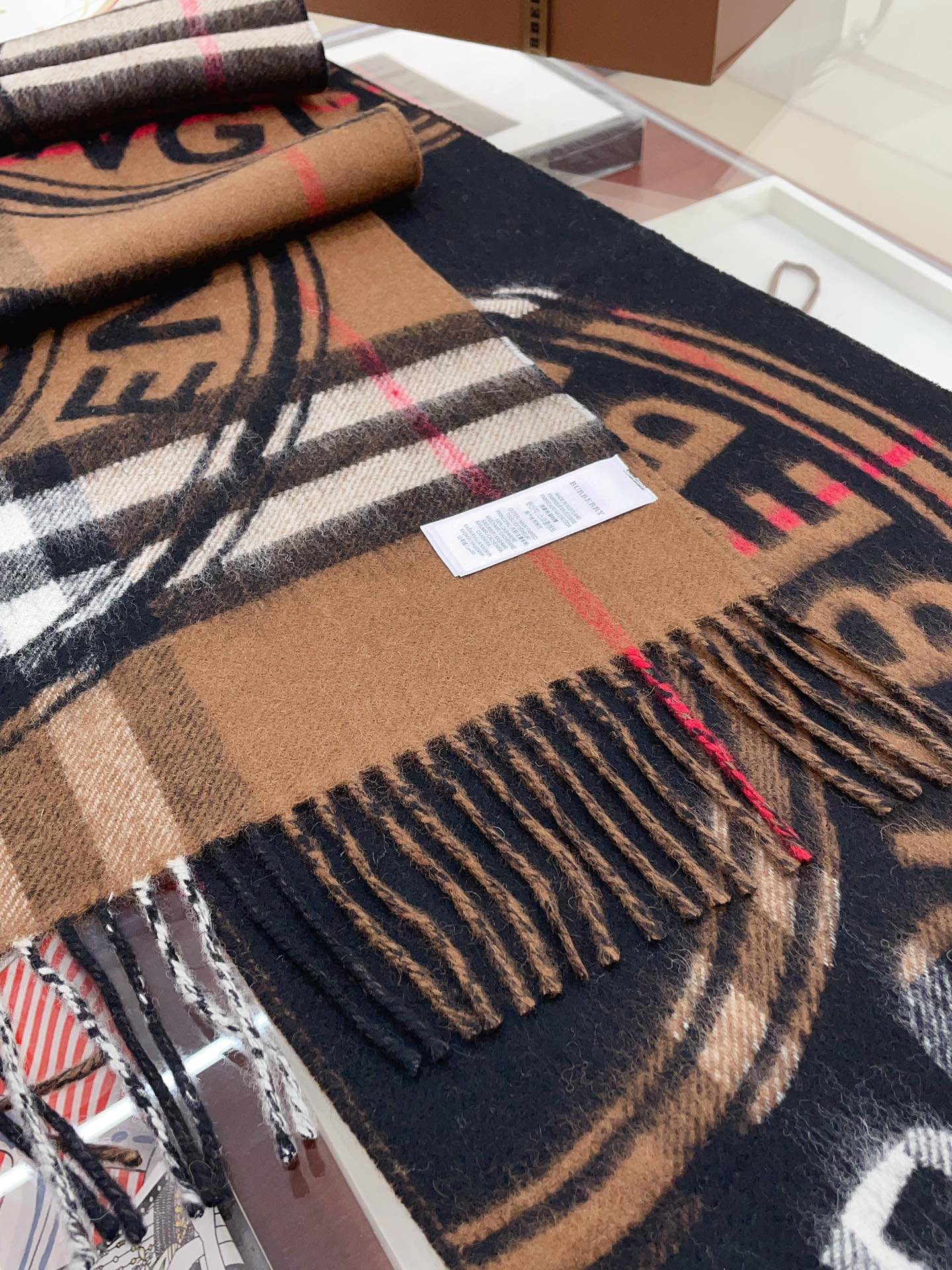 Streetwear Scarf Burberry 328789 SIZE:30*180cm - vstockx