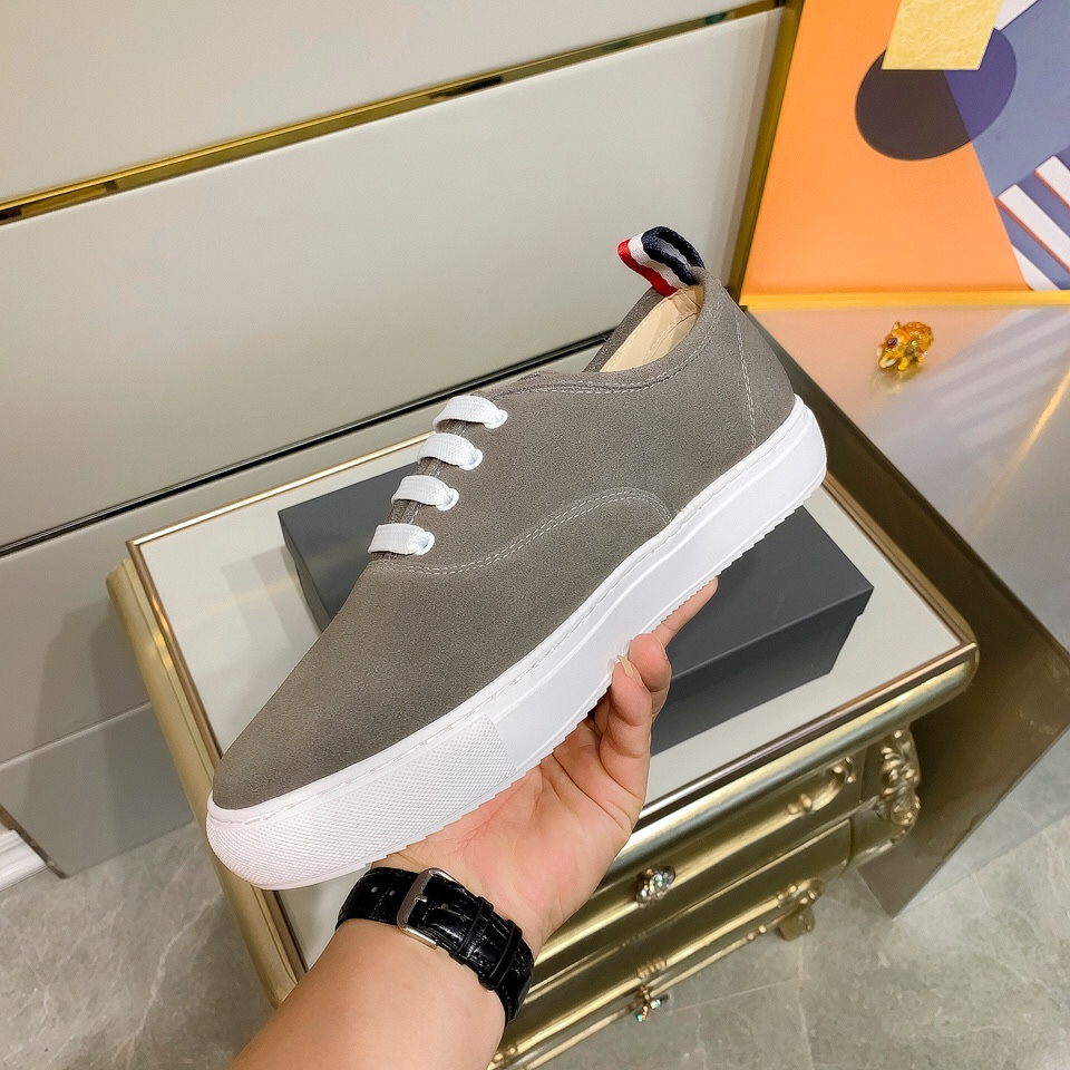 Thom Browne Low Top Sneaker 20 - vstockx