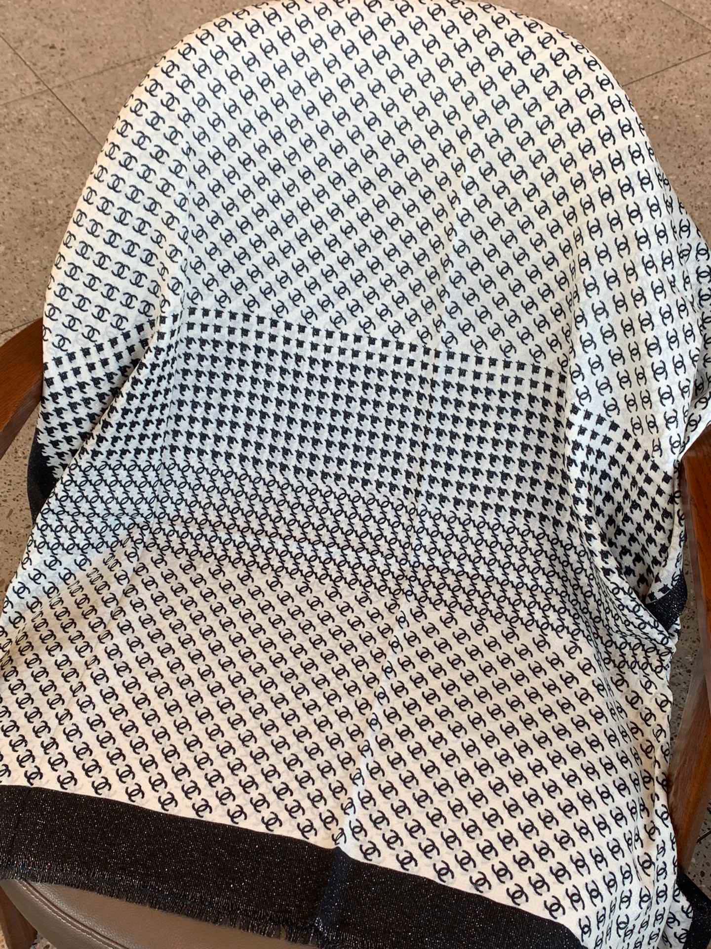 Streetwear Scarf CHANEL 328976 size:100x200cm - vstockx