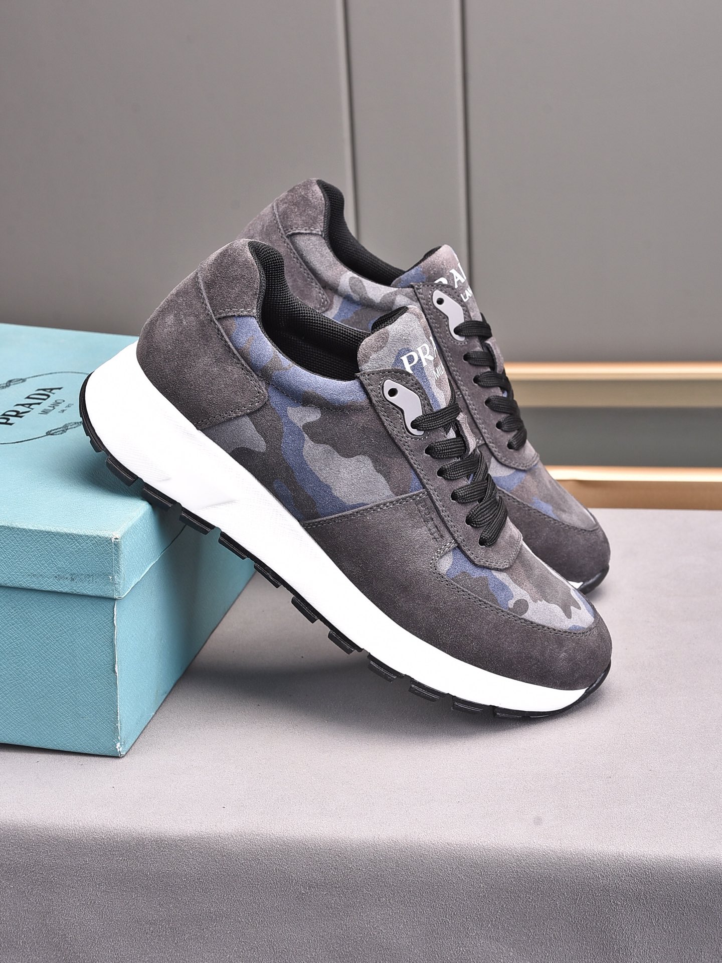 Prada Low Top sneaker 29 - vstockx