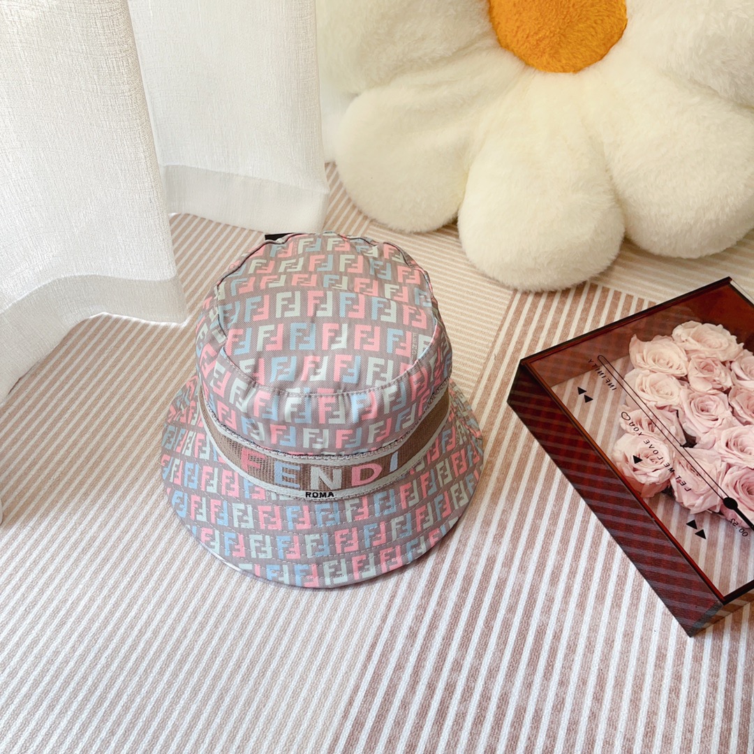 Streetwear Hat Fendi 329371 - vstockx