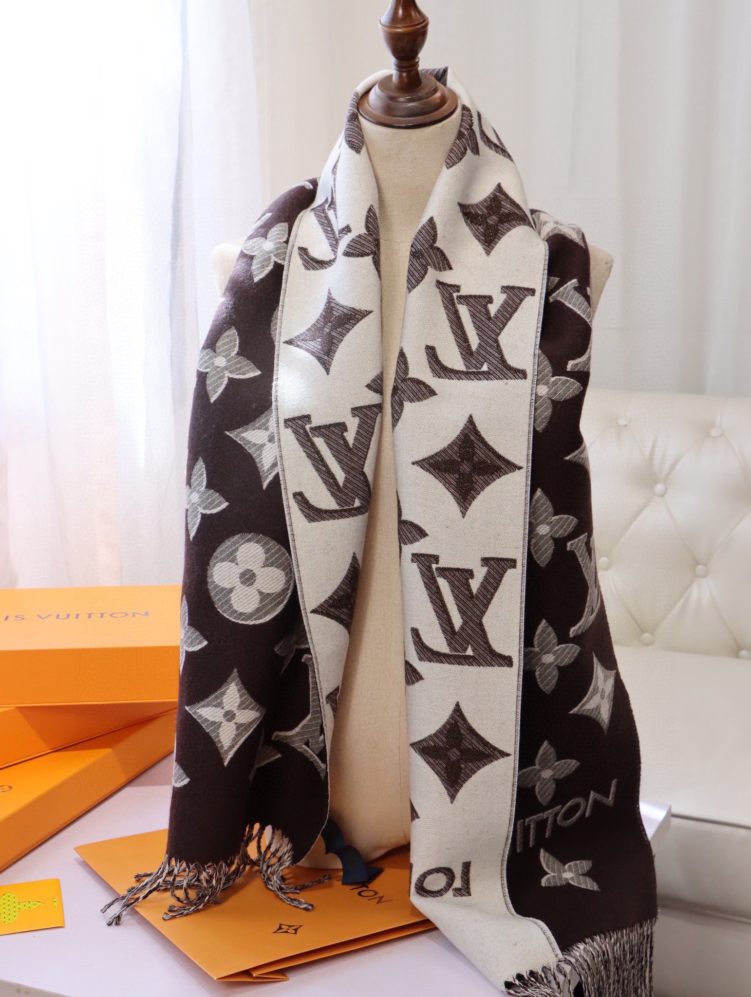 Streetwear Scarf LV 328725 SIZE:32*180cm - vstockx