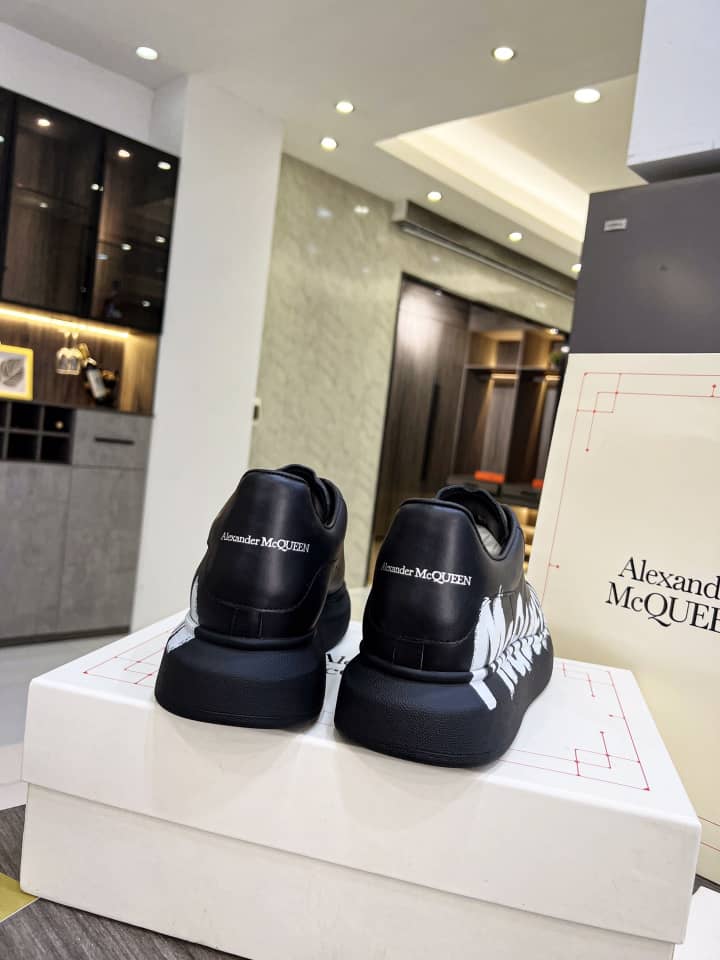 Alexander McQueen Oversized Graffiti Black - vstockx