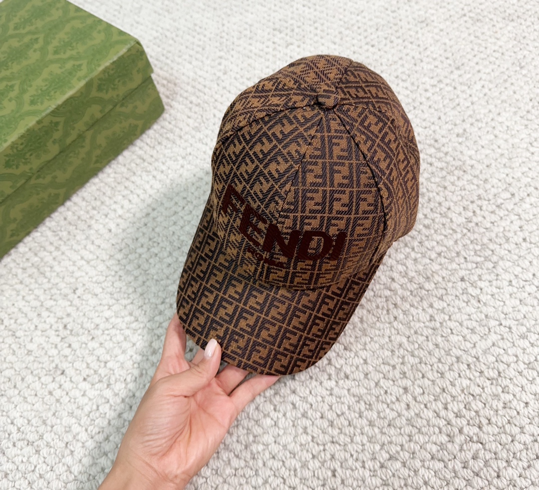 Streetwear Hat Fendi 329351 - vstockx