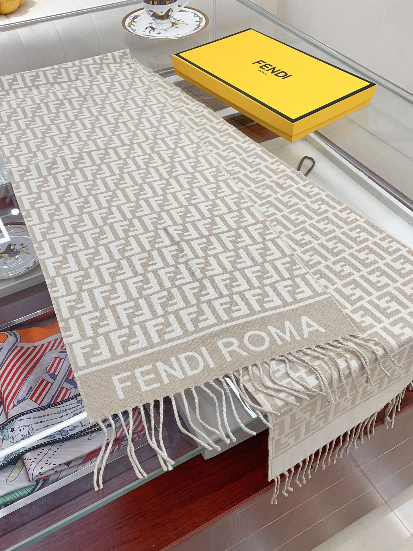 Streetwear Scarf FENDI 328753 SIZE:30x180cm - vstockx