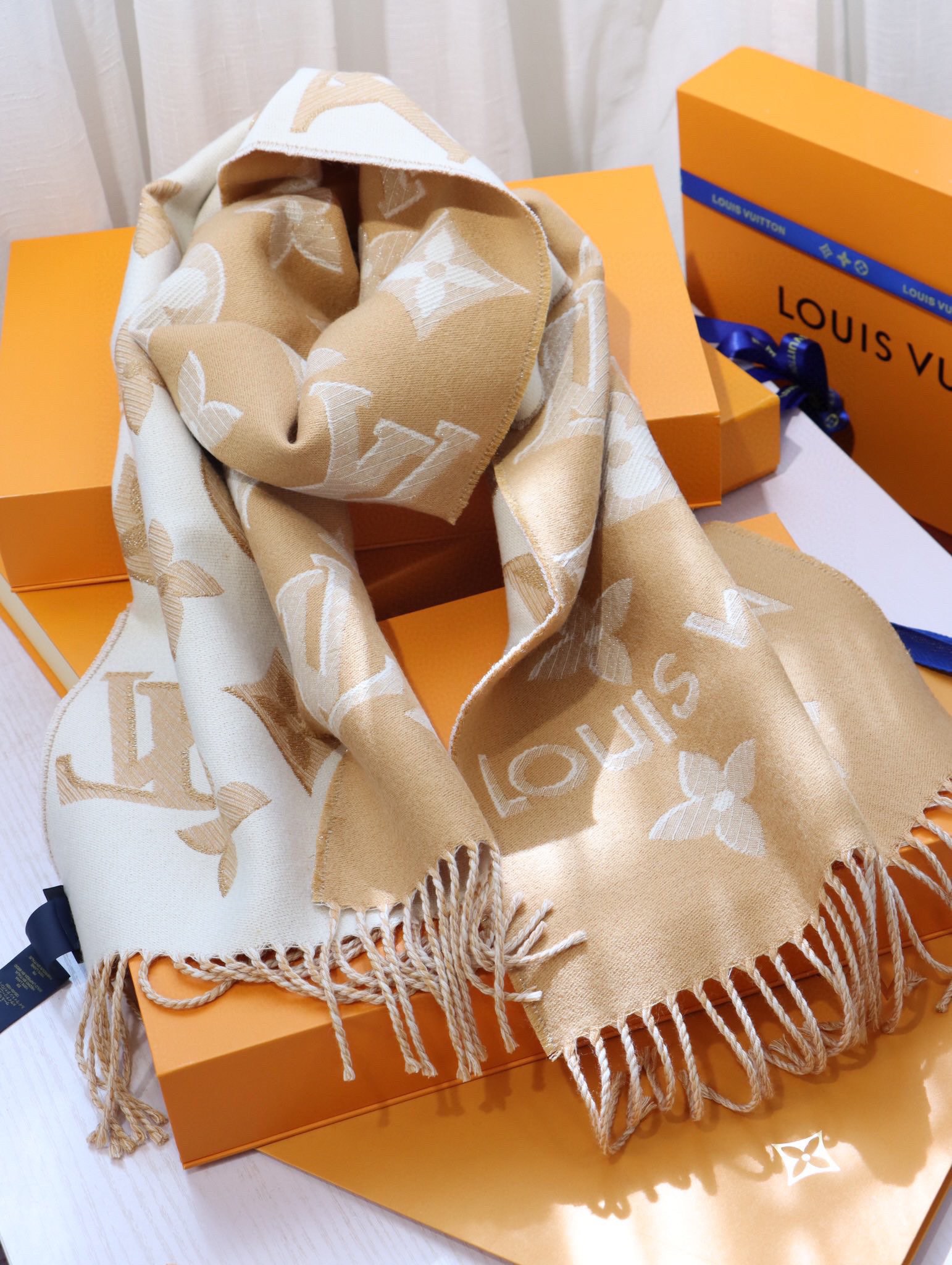 Streetwear Scarf LV 328726 SIZE:32*180cm - vstockx