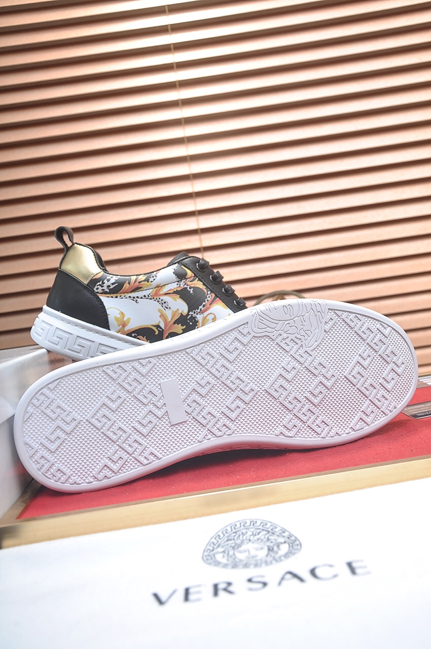 Versace Greca Sneaker 30 - vstockx