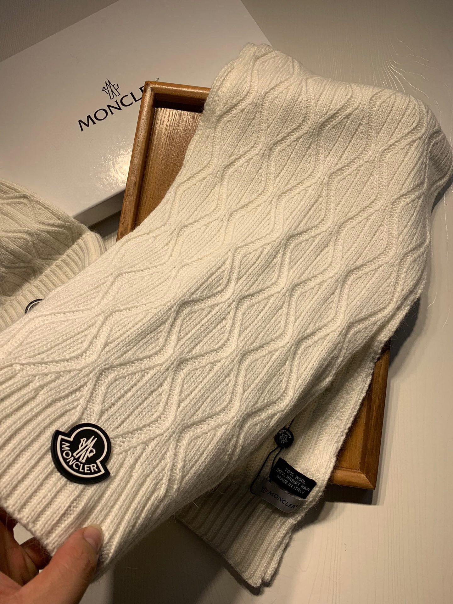 Hat & Scarf Moncler 1 - vstockx