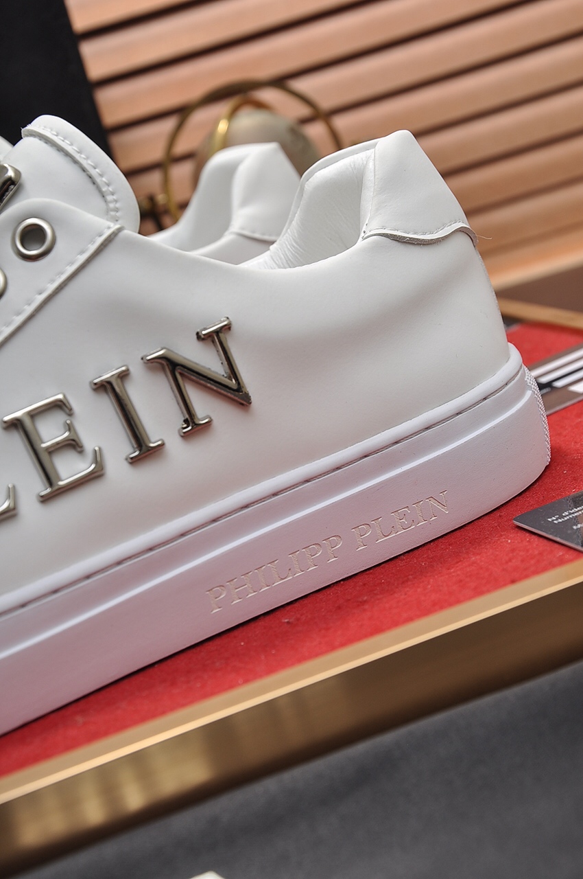 Philipp Plein Low Top Sneakers 11 - vstockx