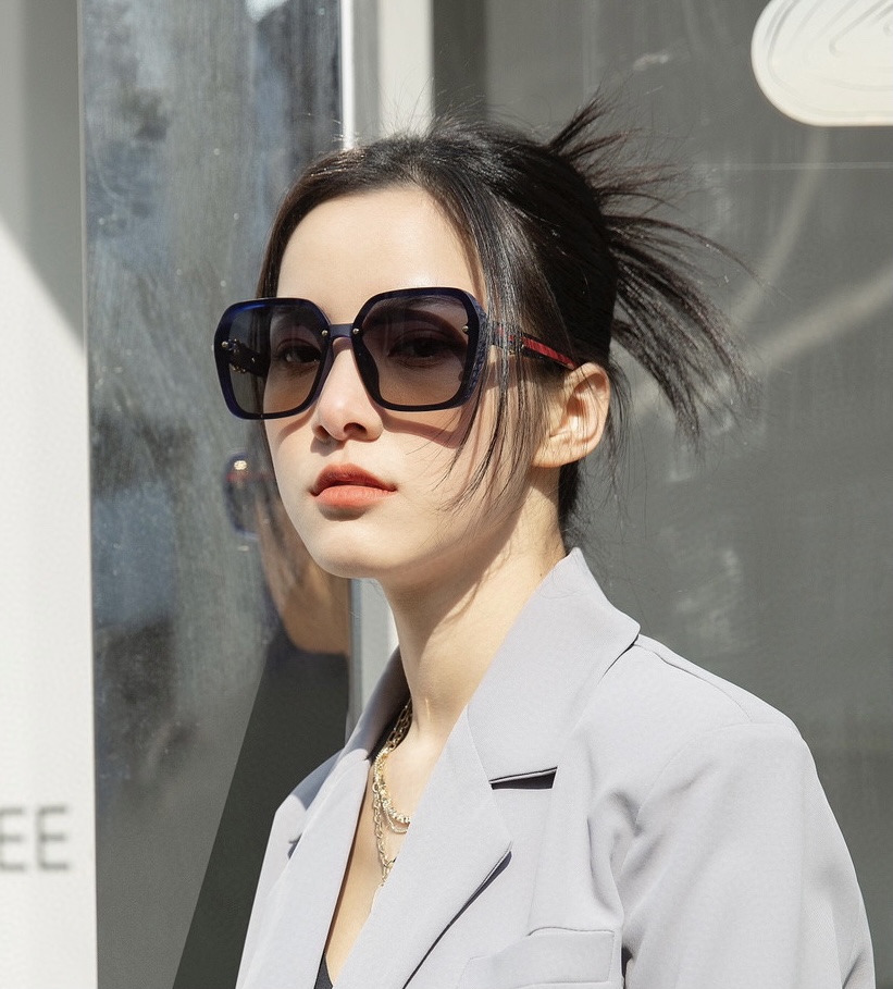 Sunglasses Gucci G7207 - vstockx