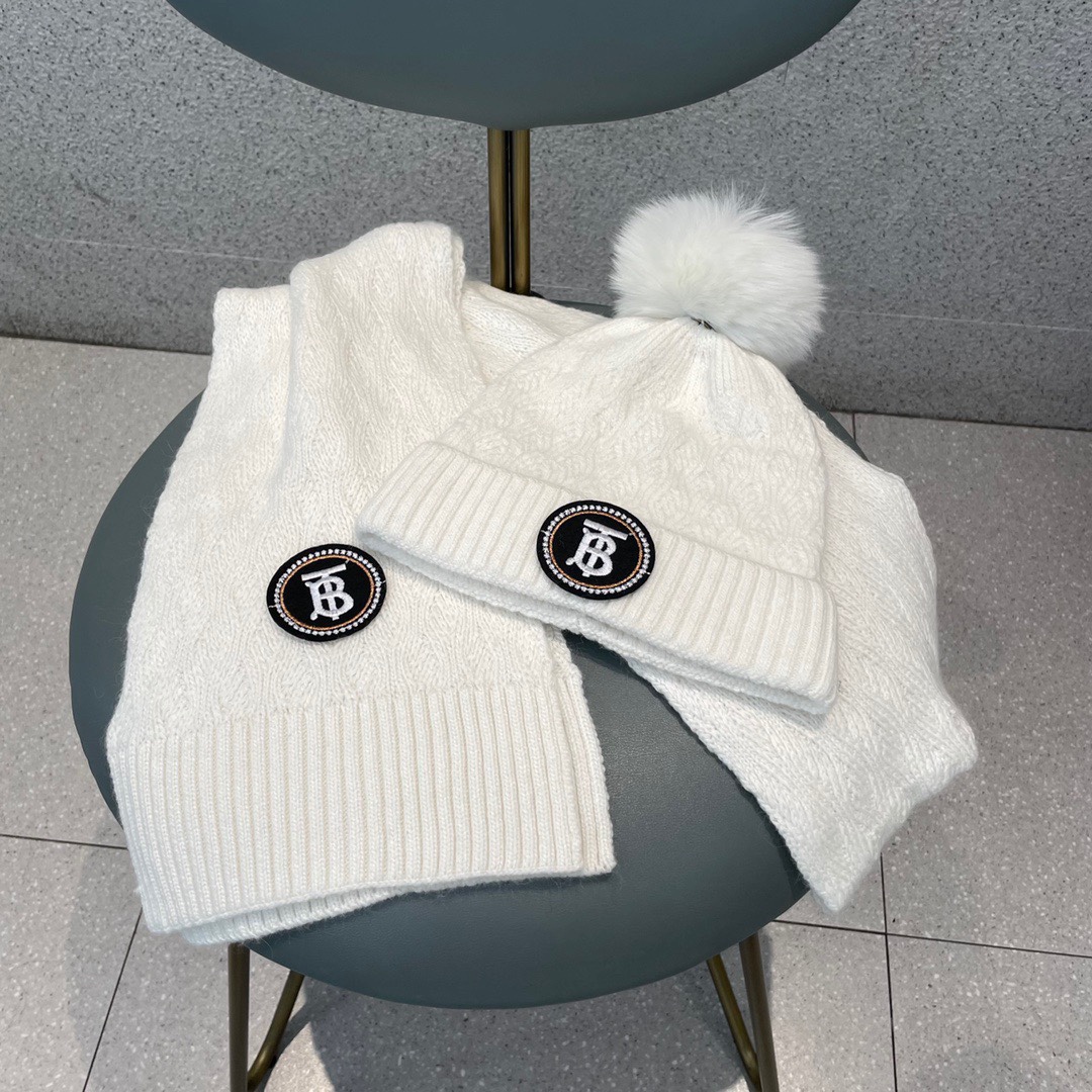 Hat & Scarf Burberry 2 - vstockx