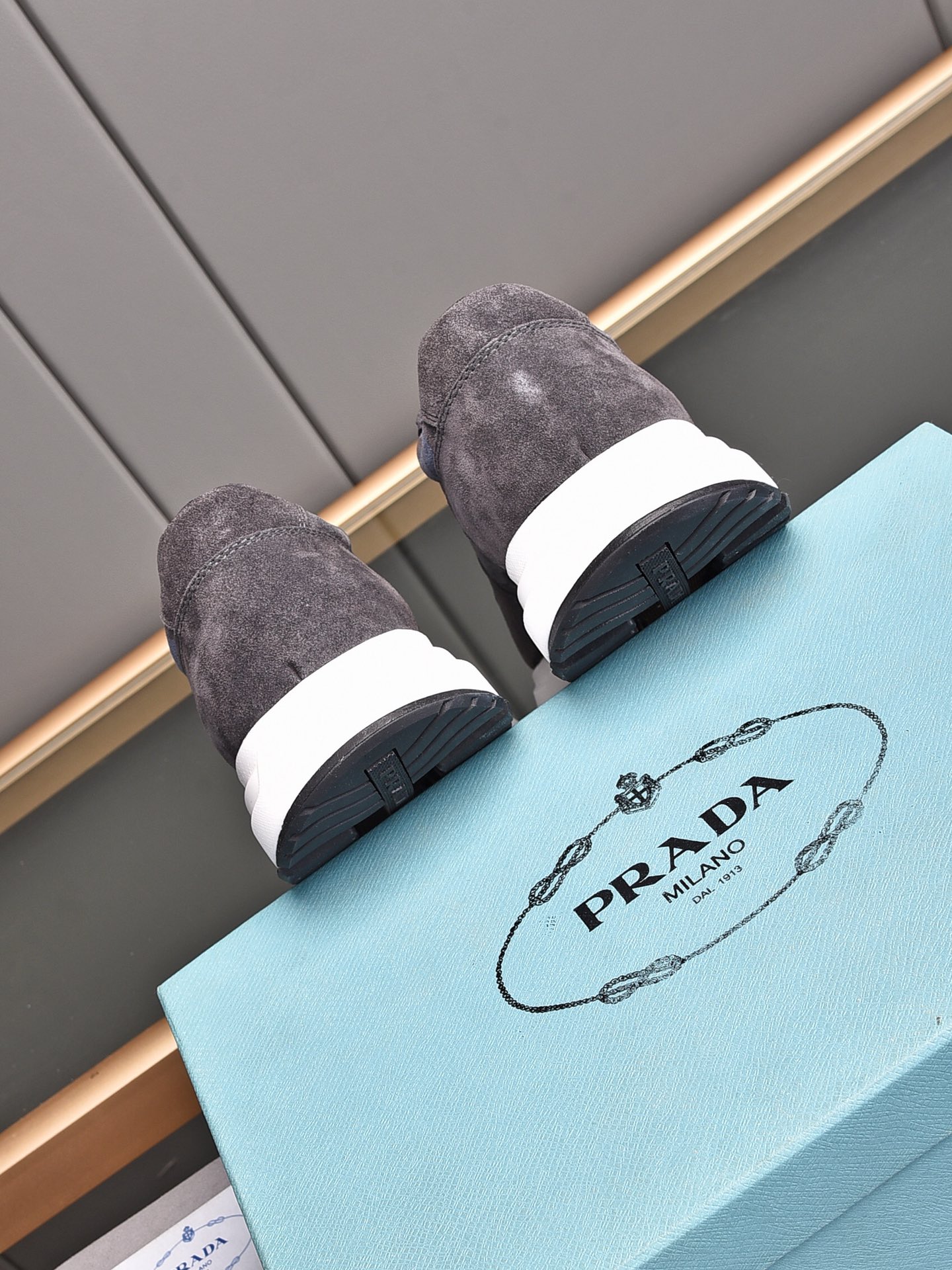 Prada Low Top sneaker 29 - vstockx