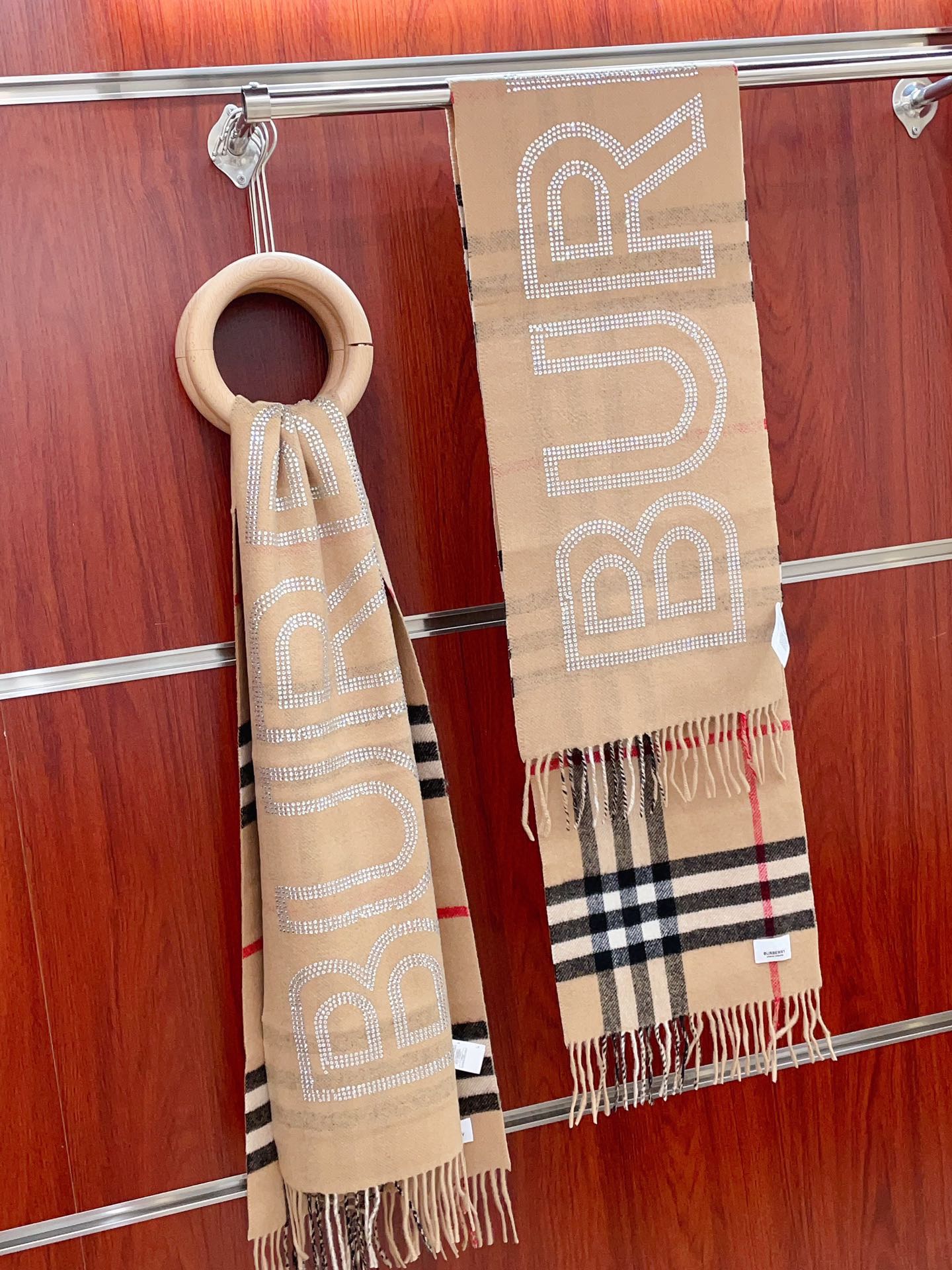 Streetwear Scarf Burberry 328861 SIZE:30*200cm - vstockx