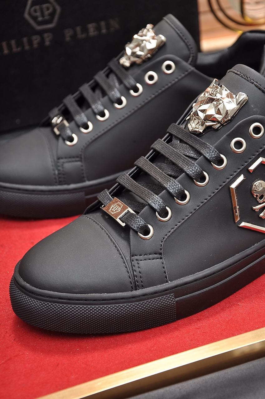 Philipp Plein Low Top Sneakers 12 - vstockx