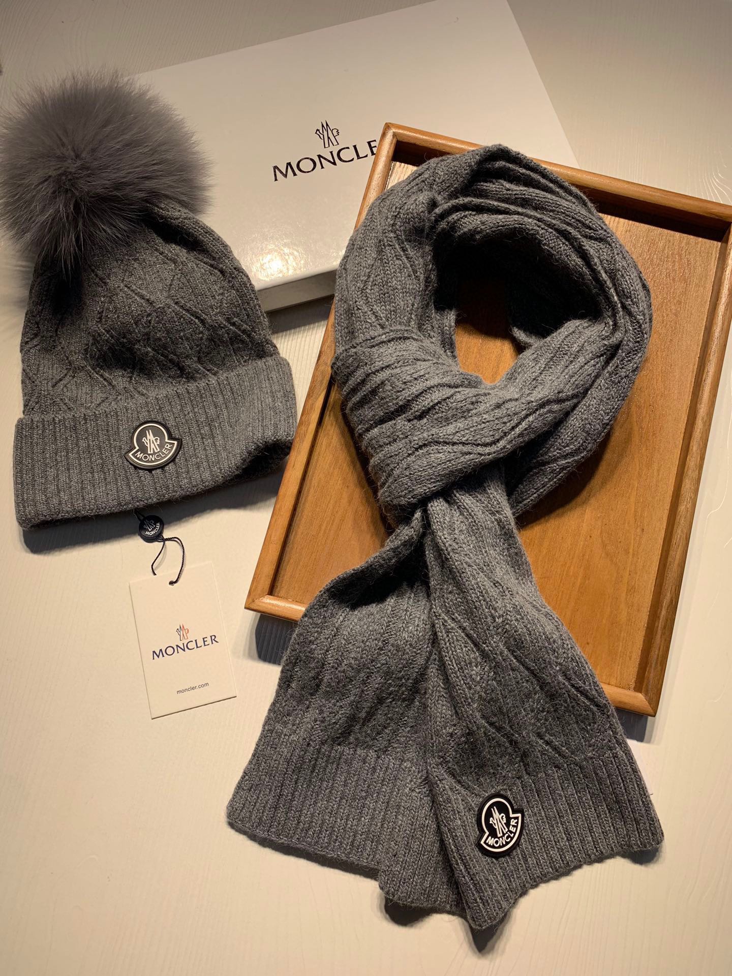 Hat & Scarf Moncler 1 - vstockx