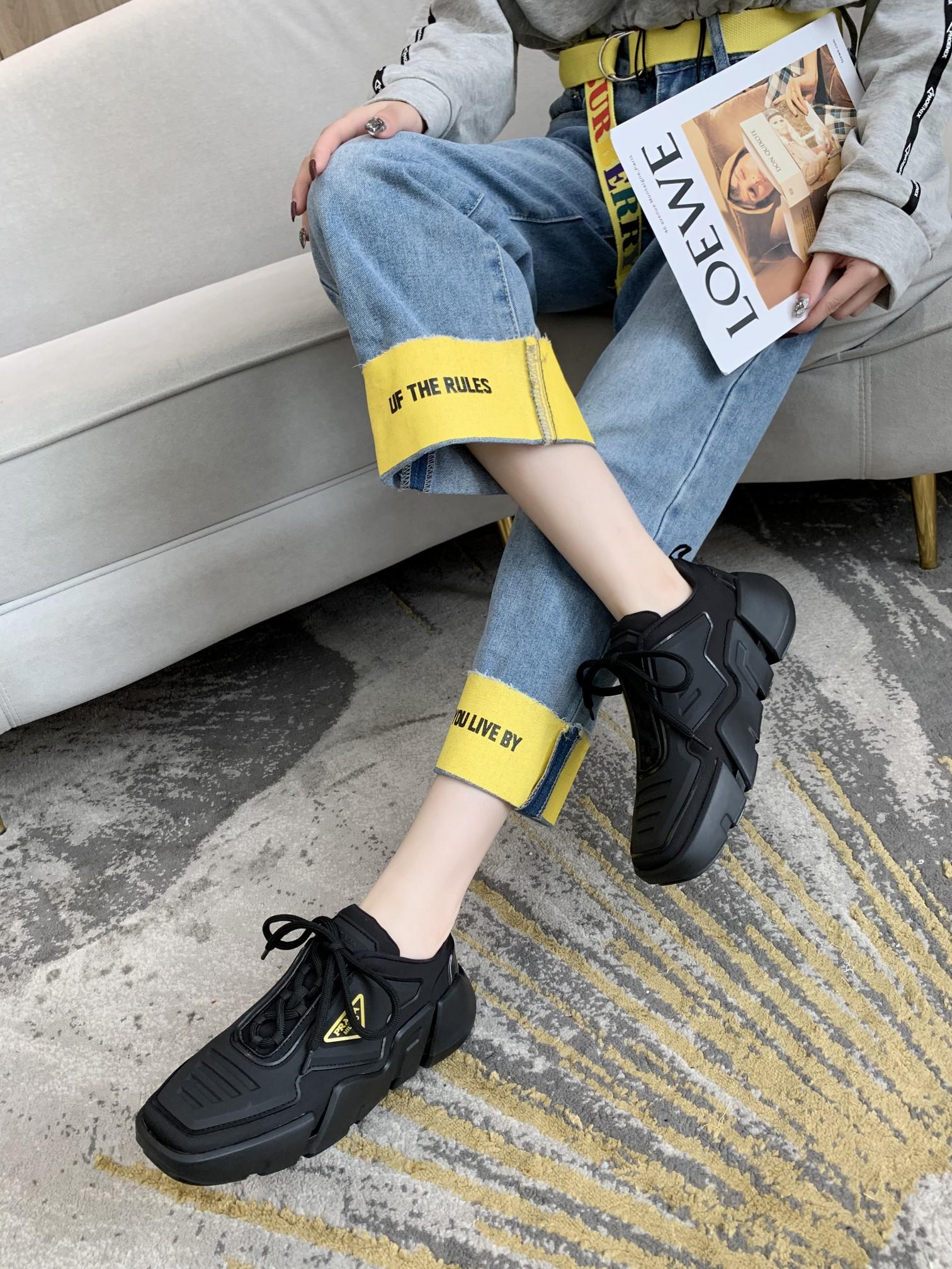 Prada Low Top sneaker 45 - vstockx