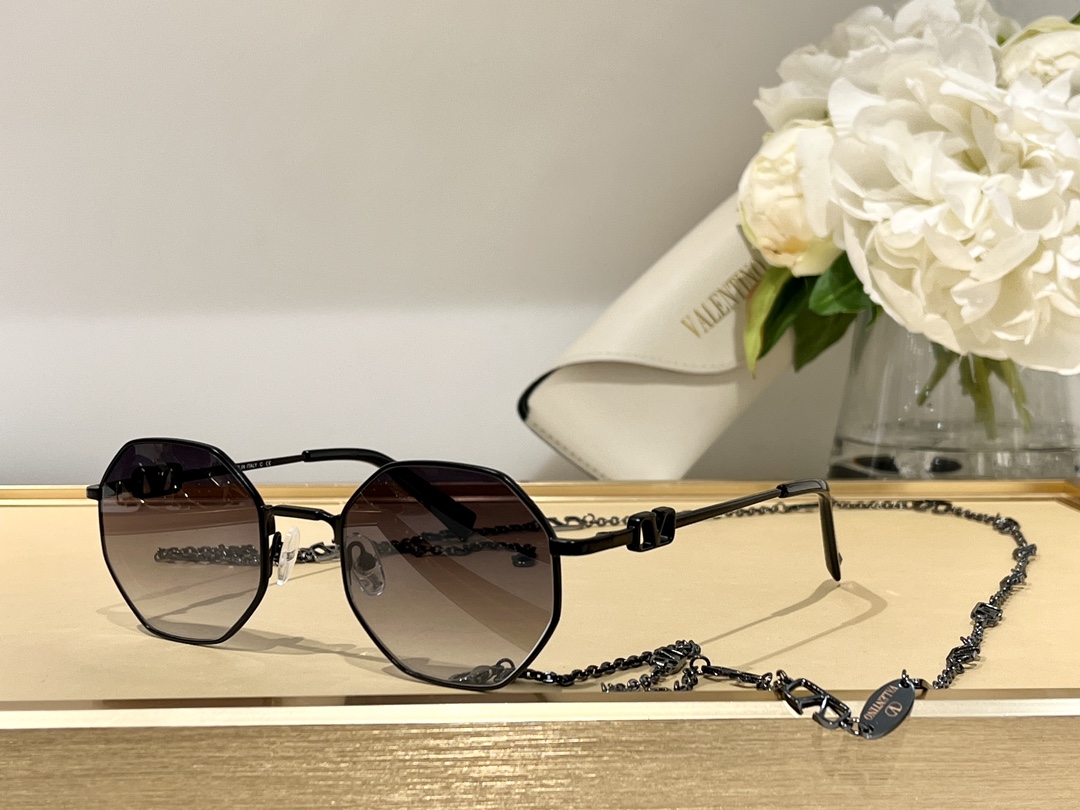 sunglasses Valentino VA2040 - vstockx