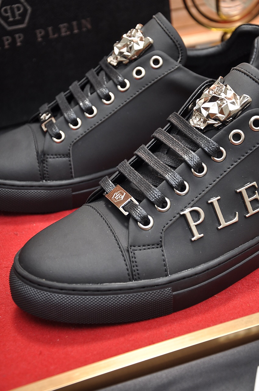 Philipp Plein Low Top Sneakers 9 - vstockx