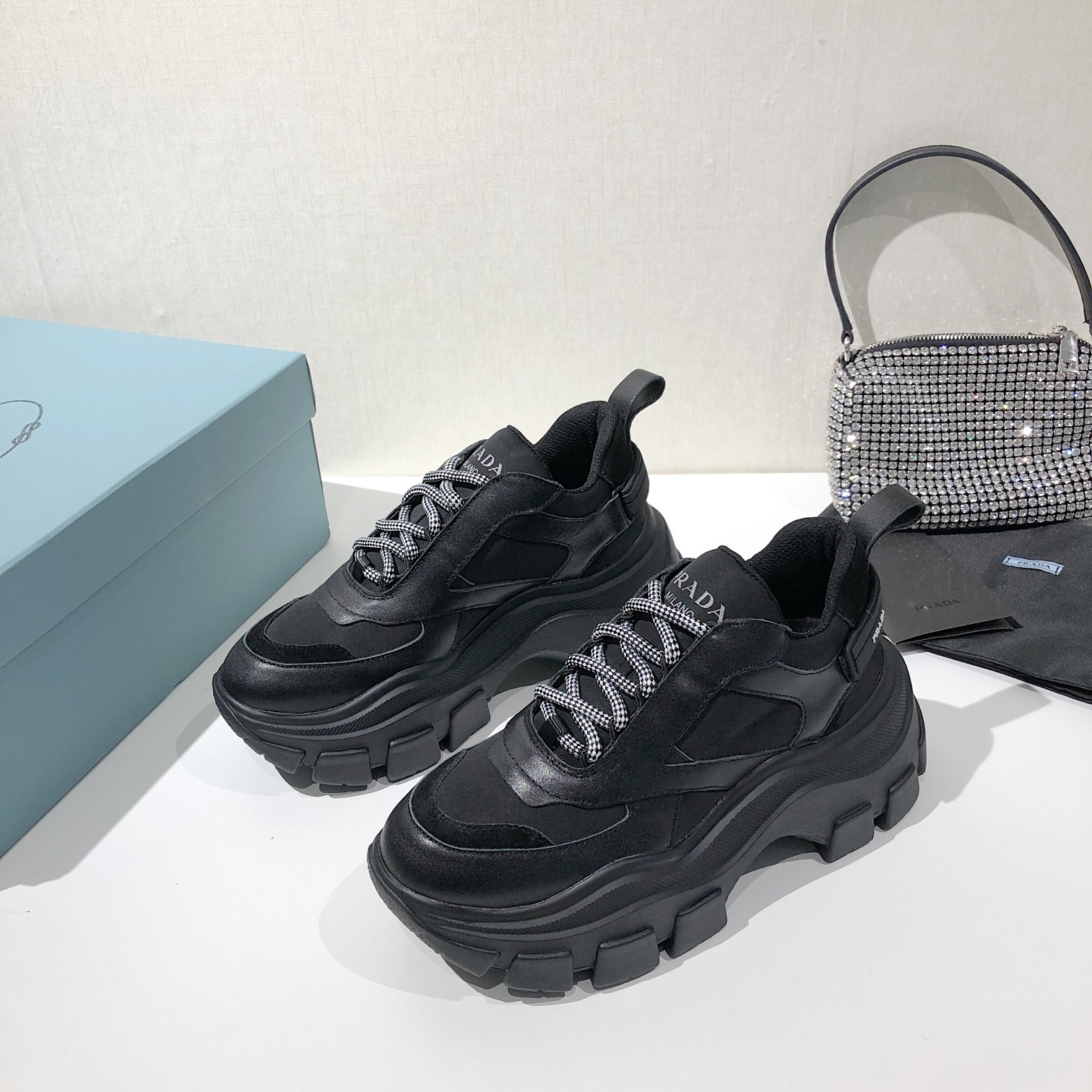 Prada Low Top sneaker 52 - vstockx